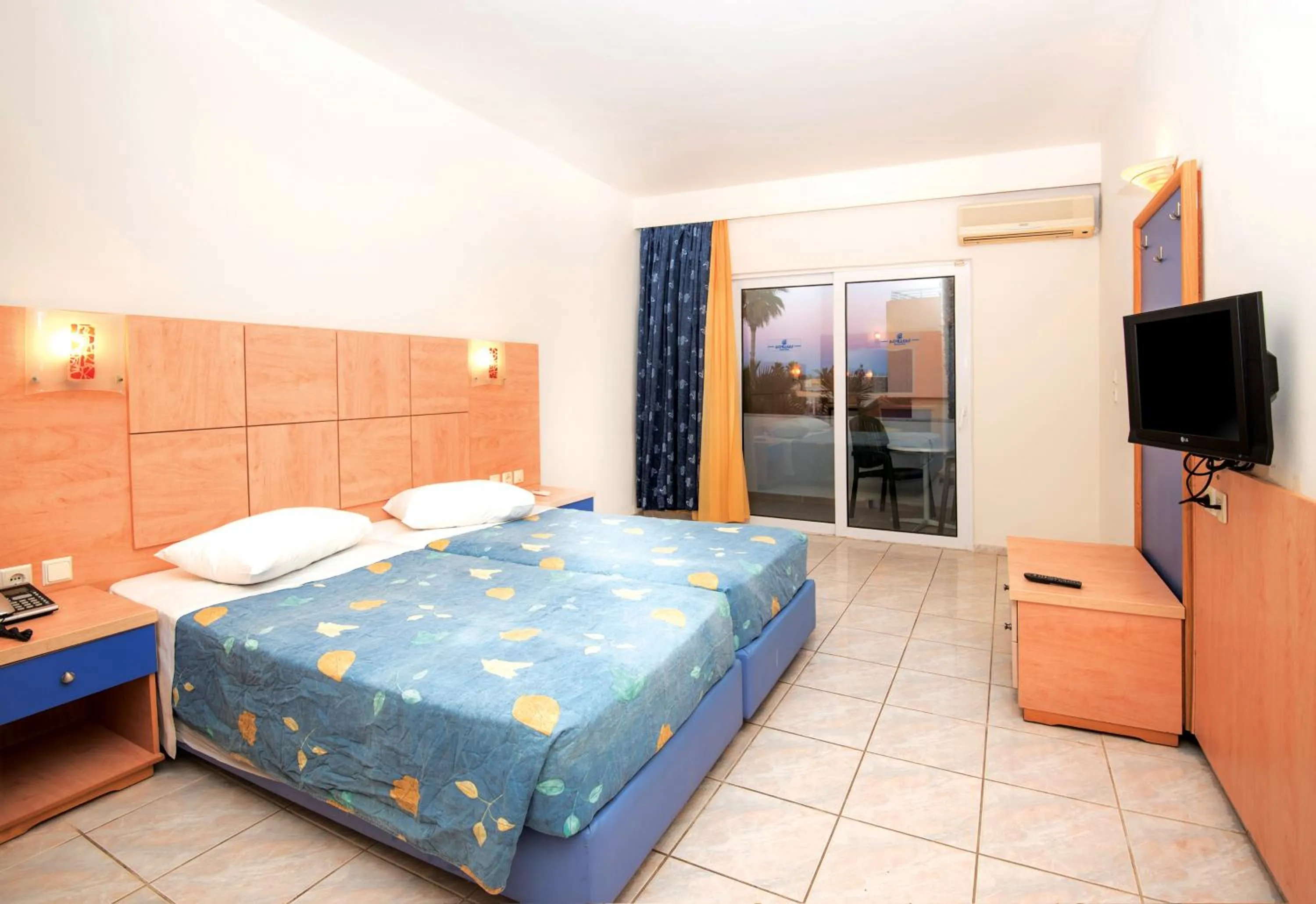 Bed in Eurovillage Achilleas Hotel