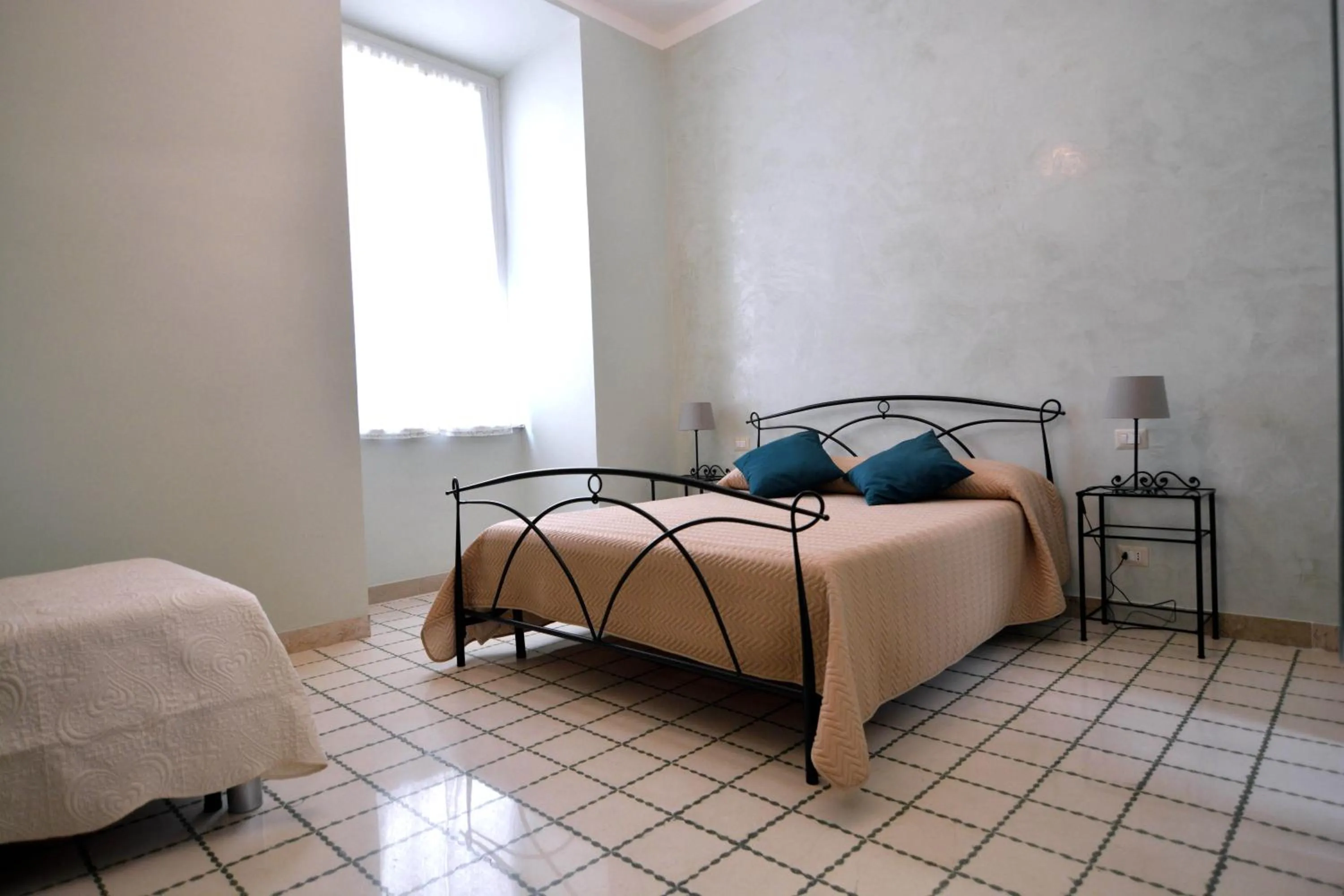 Photo of the whole room, Bed in Residence Stendhal Guest House