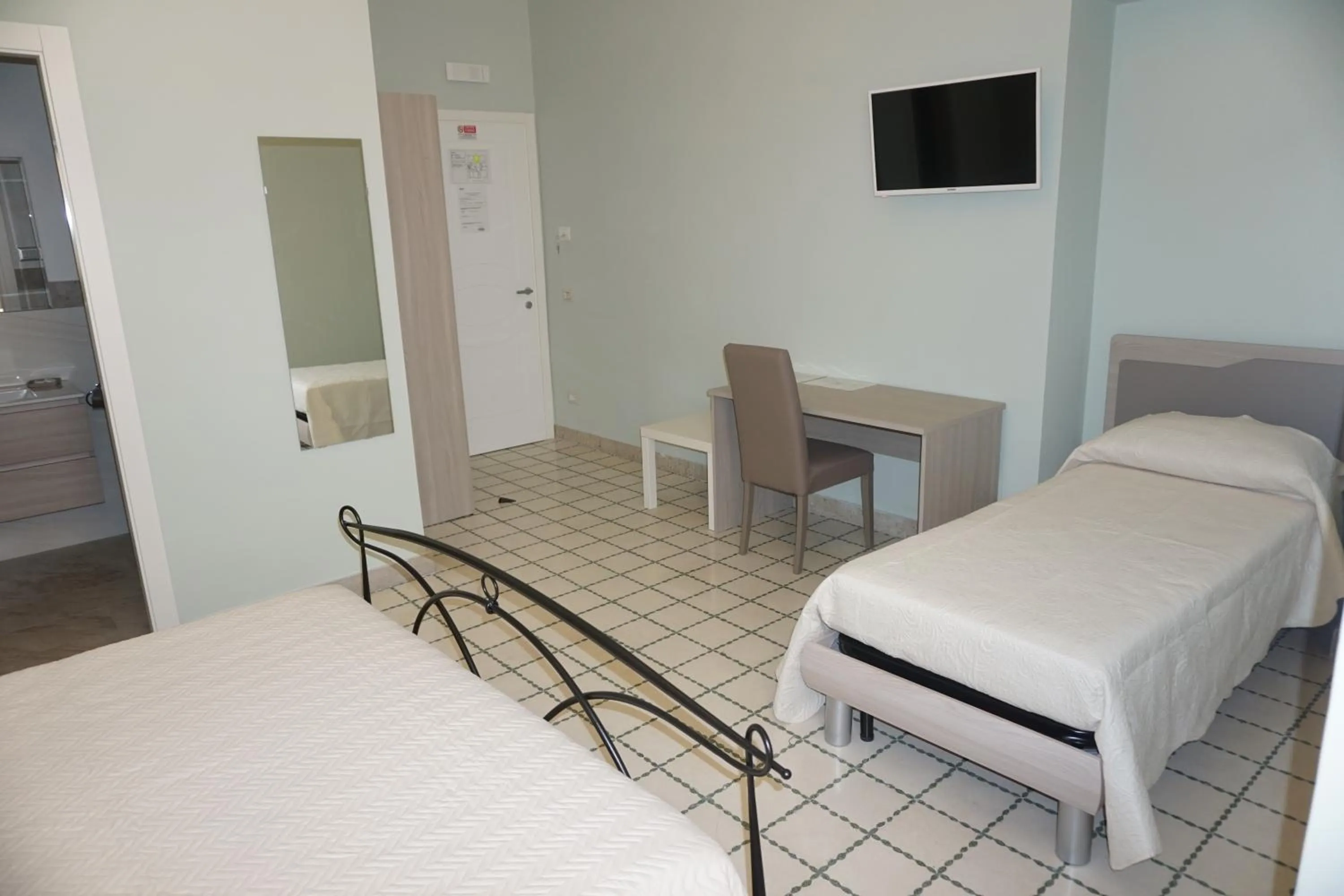 Photo of the whole room, Bed in Residence Stendhal Guest House