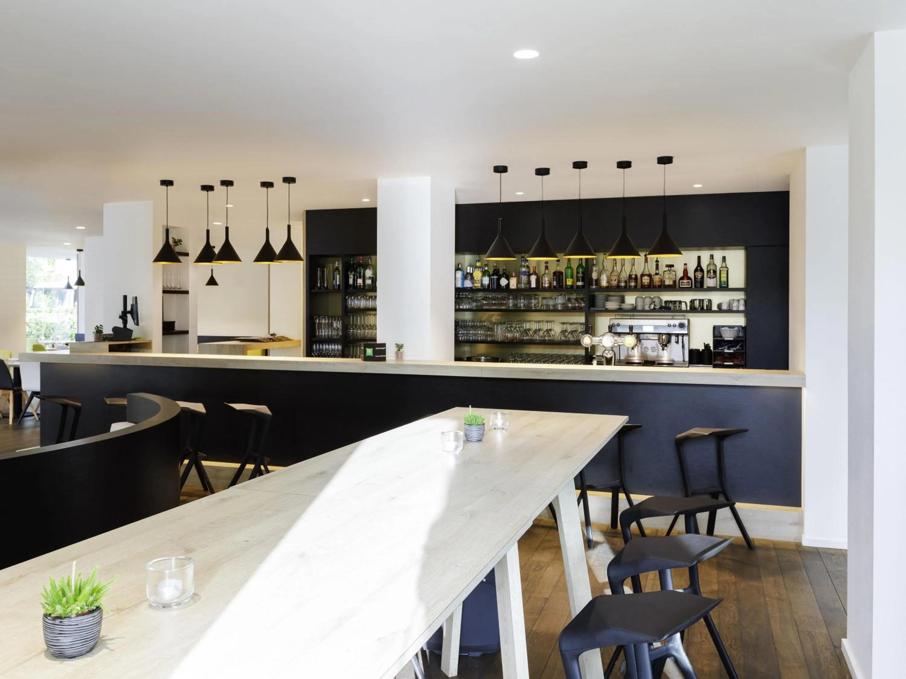 Lounge or bar in ibis Styles Kortrijk Expo