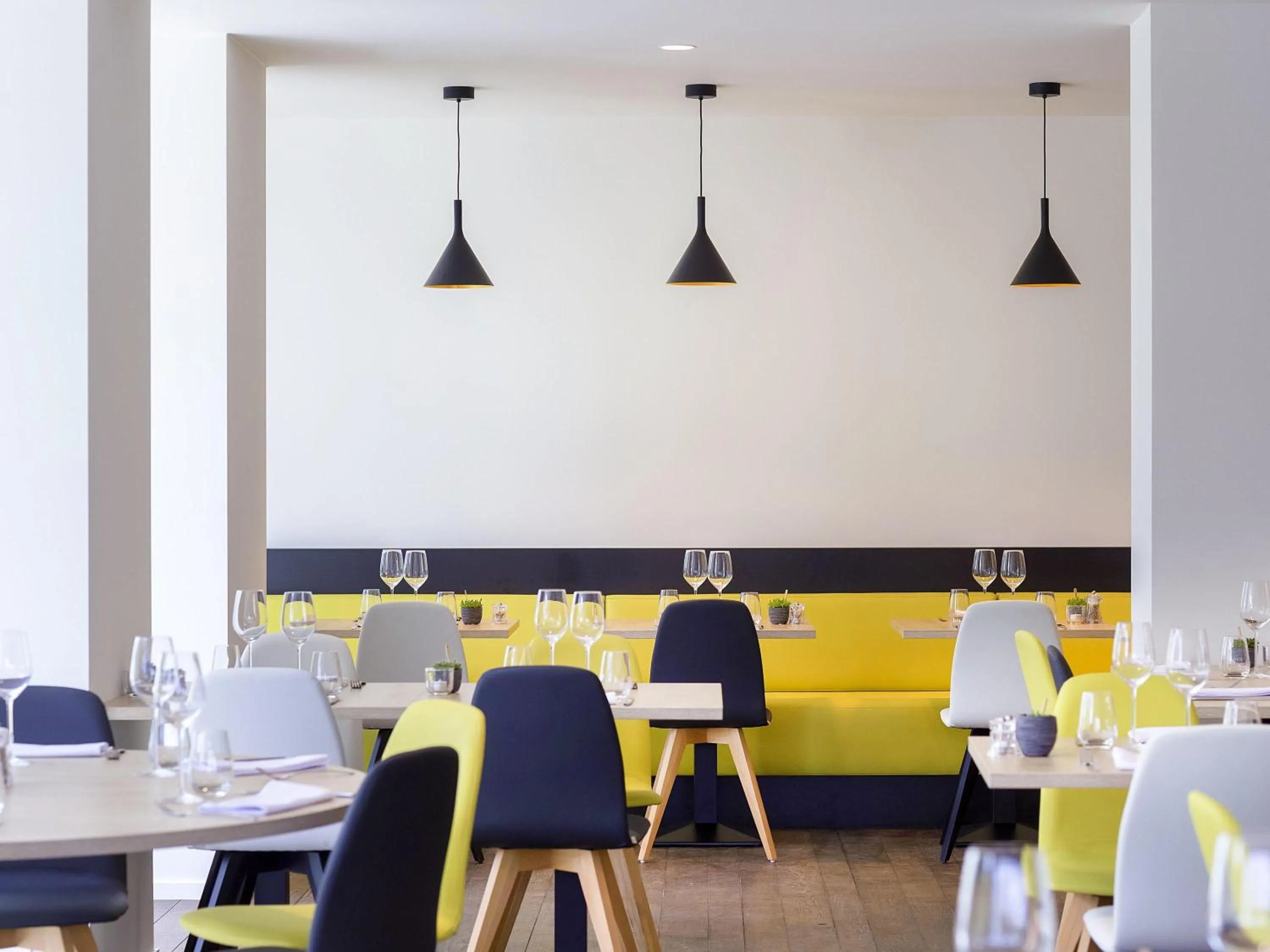Restaurant/places to eat in ibis Styles Kortrijk Expo