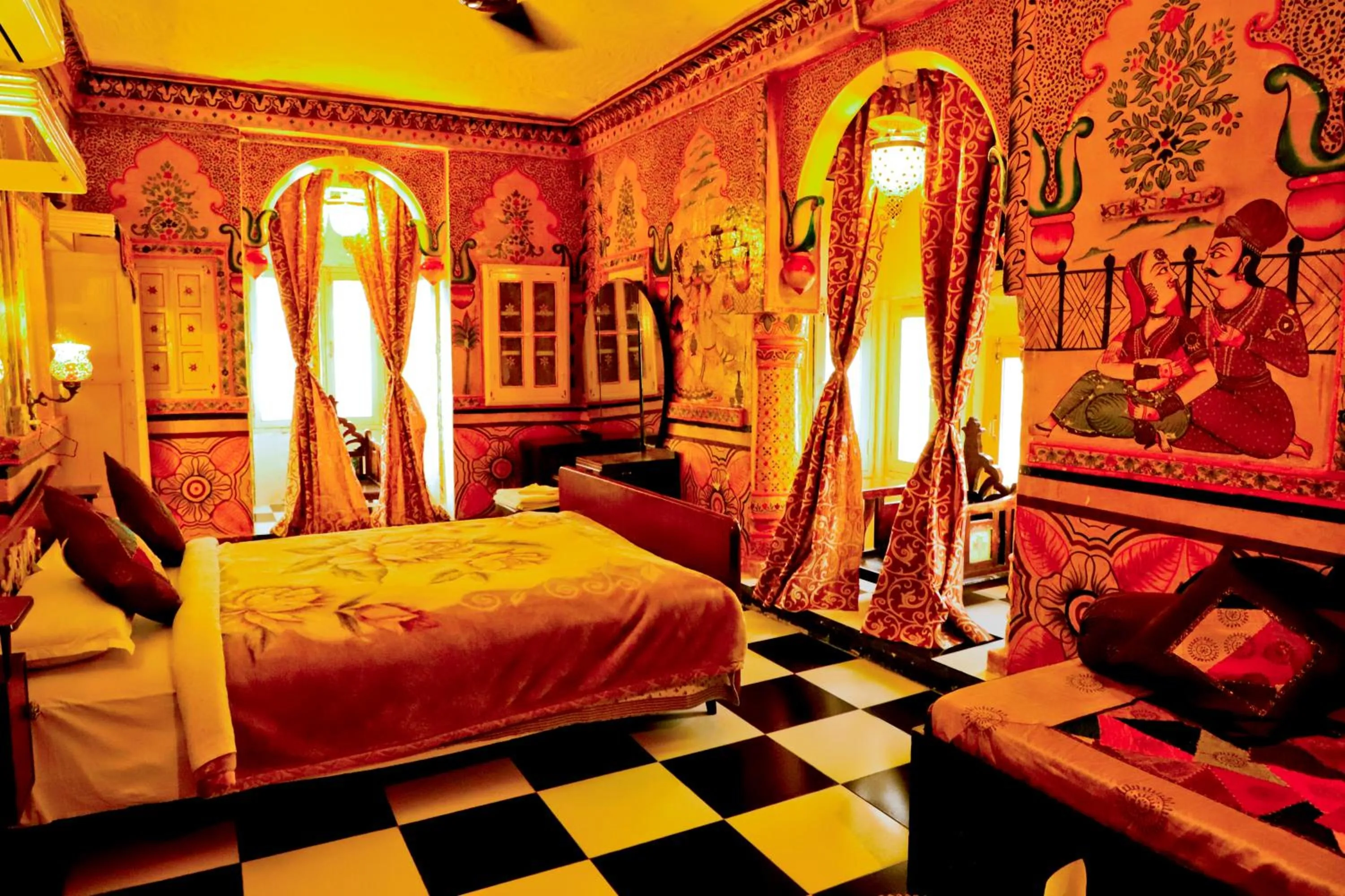 Bed in Singhvi's Haveli