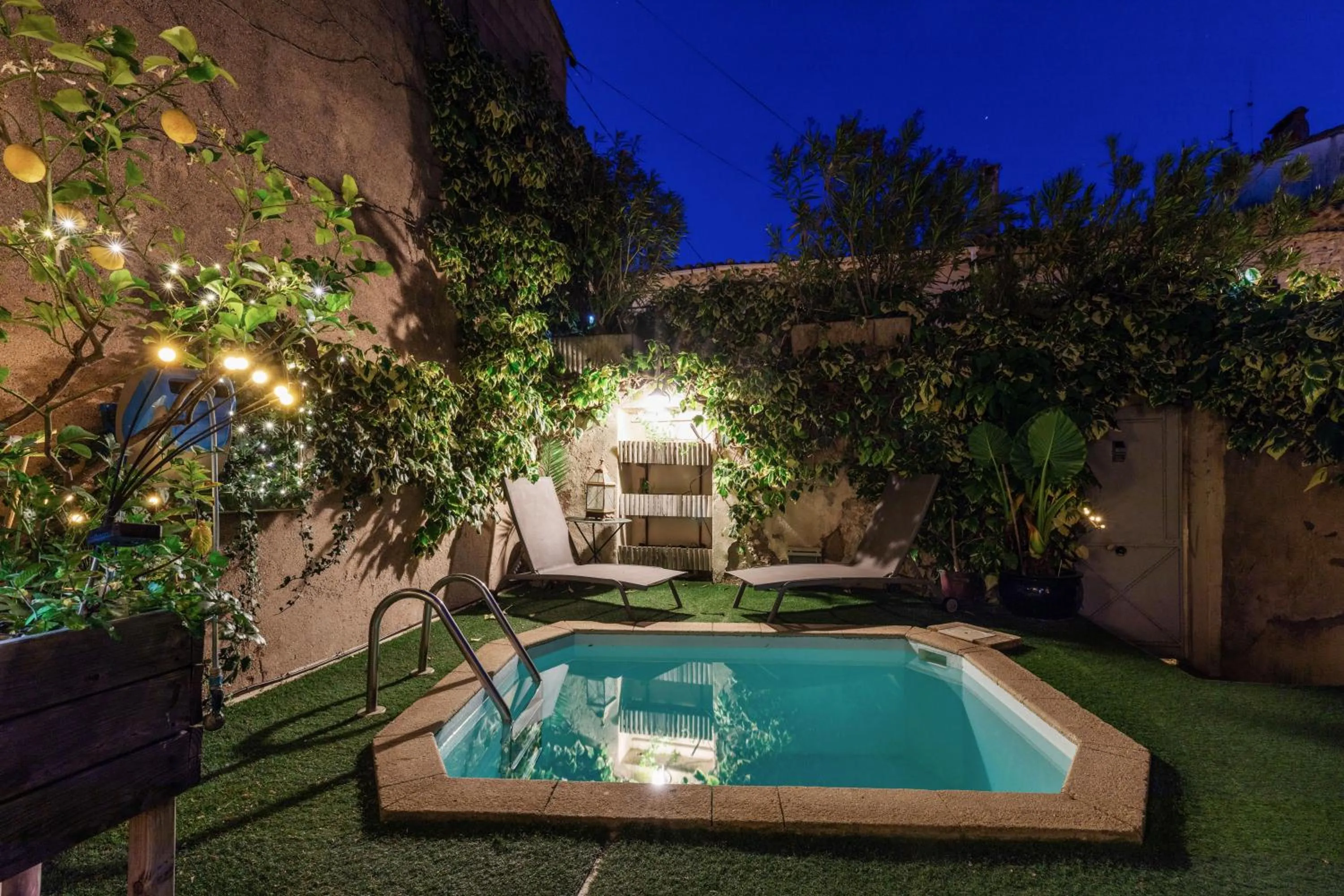 Garden view in L'ORANGERIE Chambres d'hotes de charme