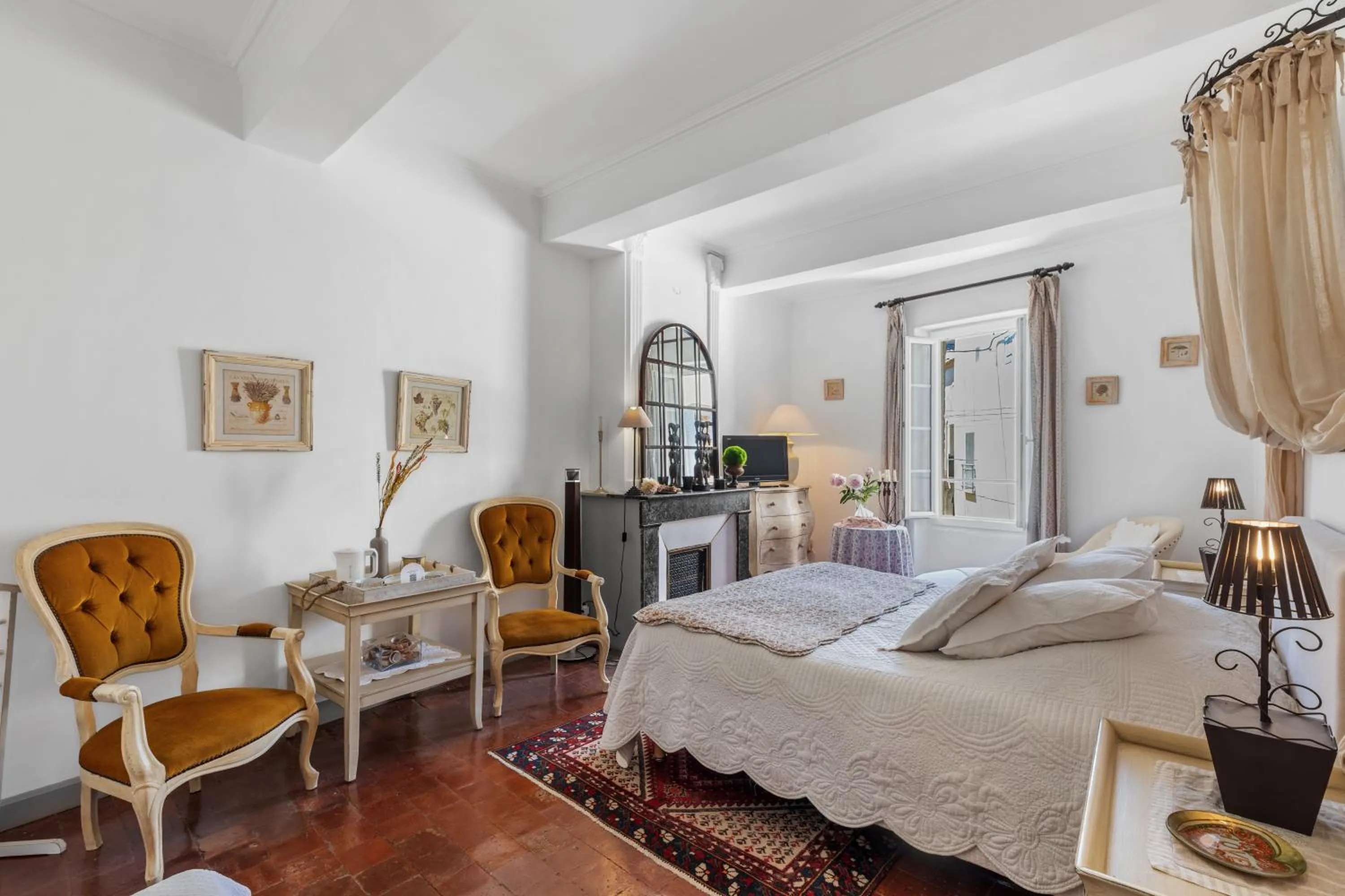 TV and multimedia, Bed in L'ORANGERIE Chambres d'hotes de charme