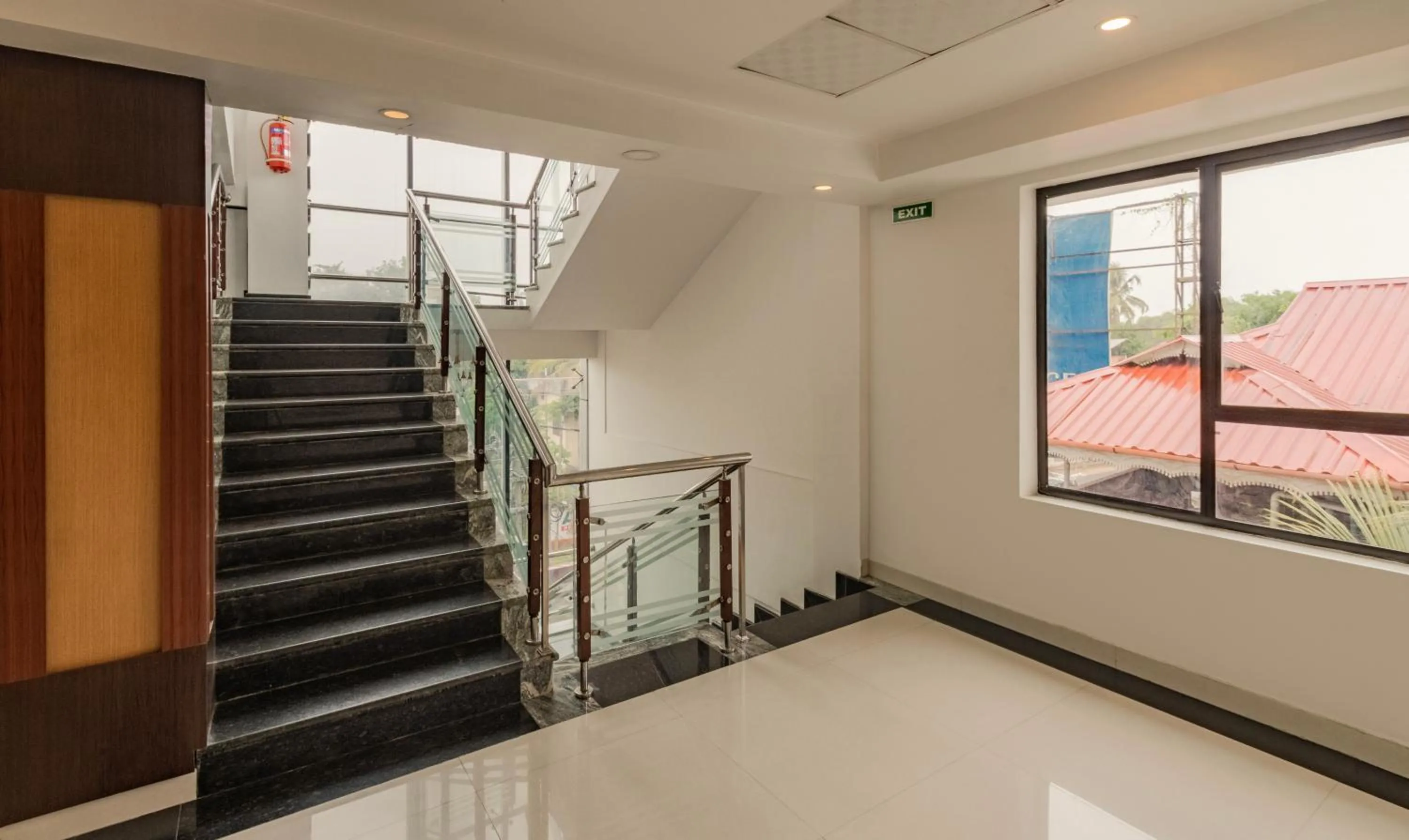 Lobby or reception in Treebo Premium Palmyra Milford, 2 Km From Alleppey Beach