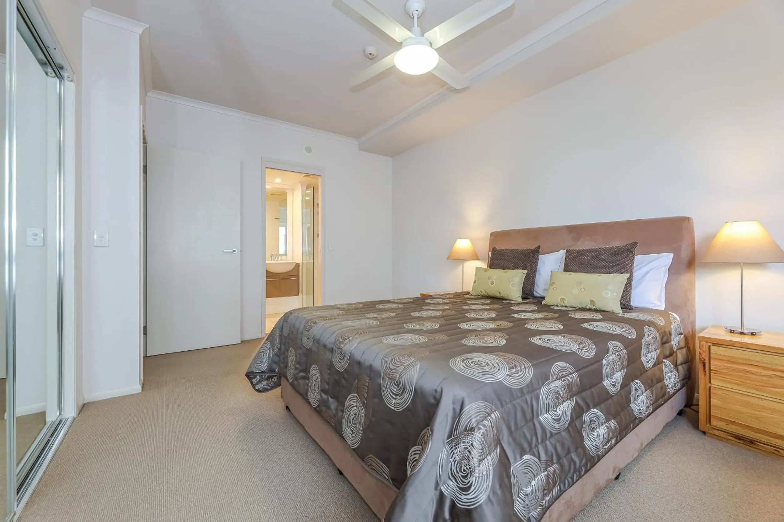 Bedroom, Bed in On the Bay Apartments