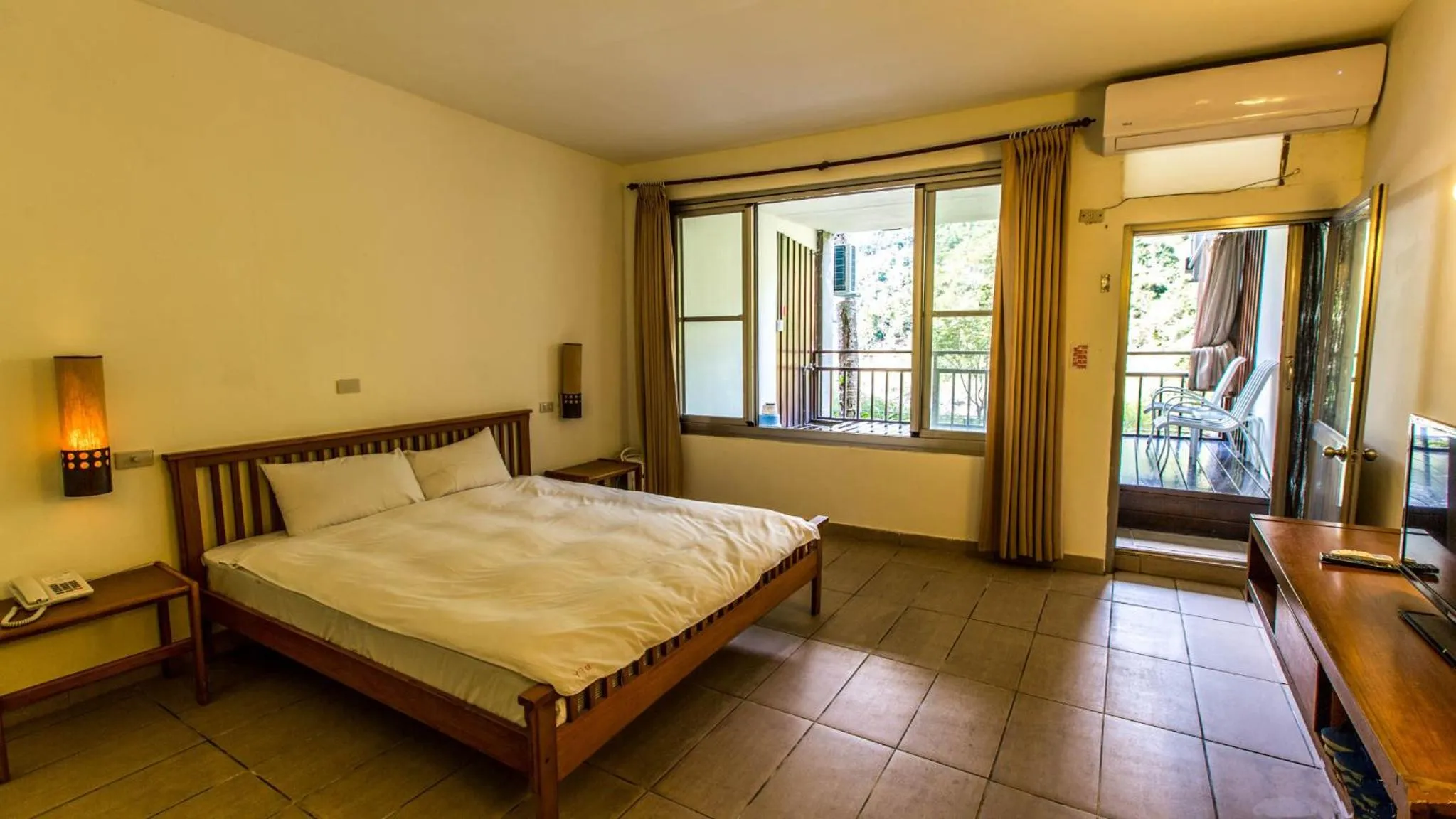 Bed in Ayawan Hot Spring Resort