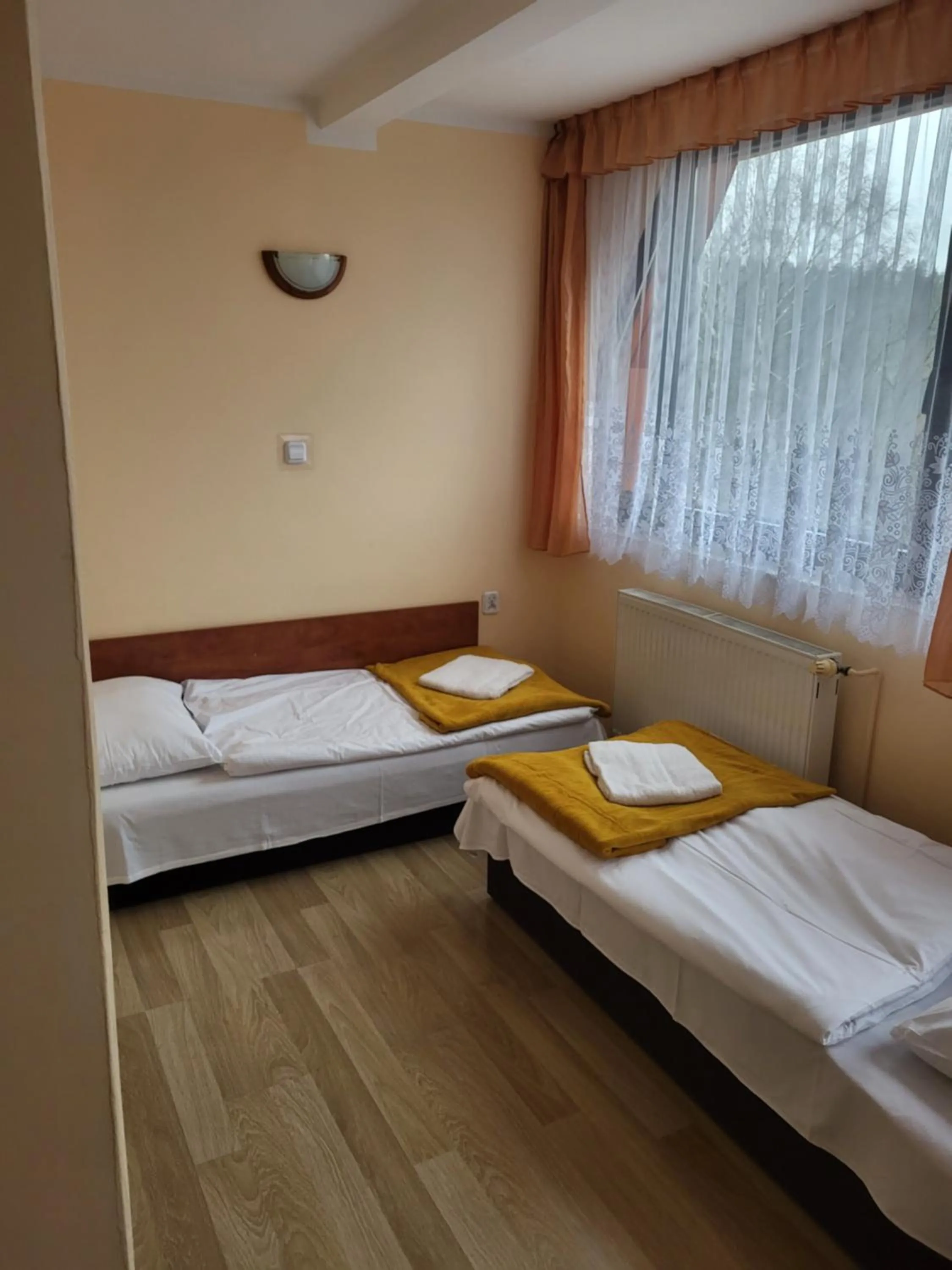 Photo of the whole room, Bed in O.W.S. Strzecha