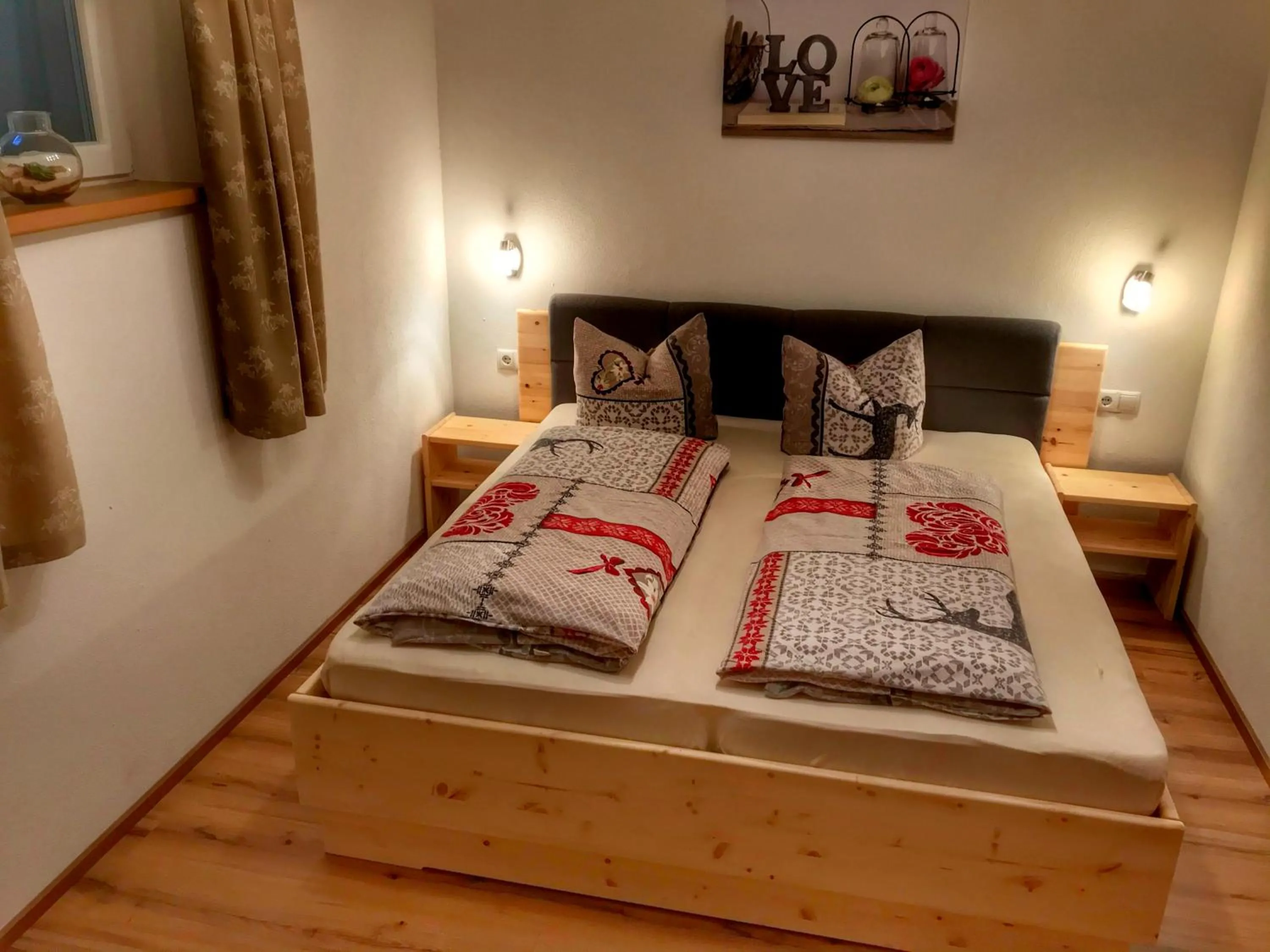 Bed in Ferienwohnung Kainer