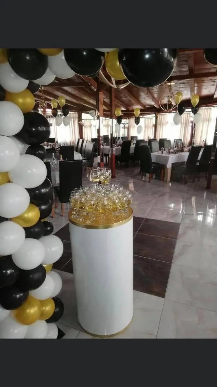 Restaurant/places to eat in Hotel Ostrova