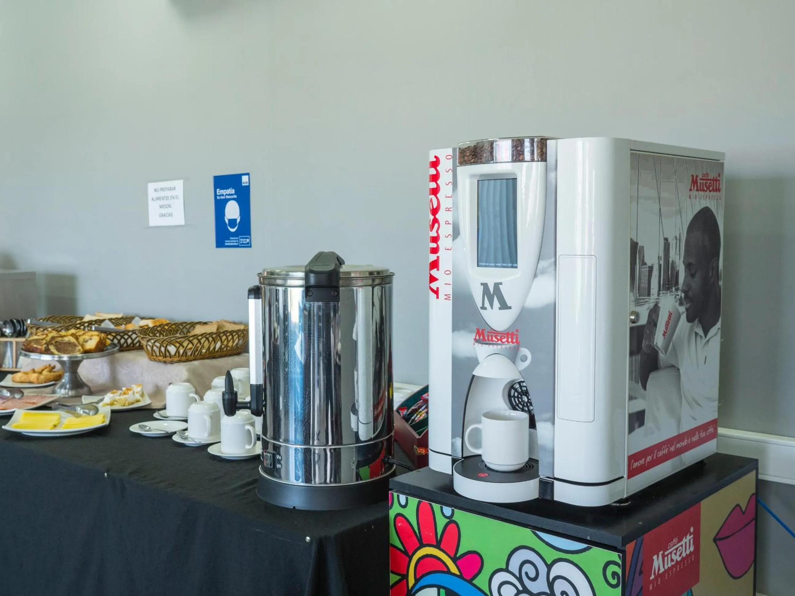 Breakfast in Hotel Econohotel