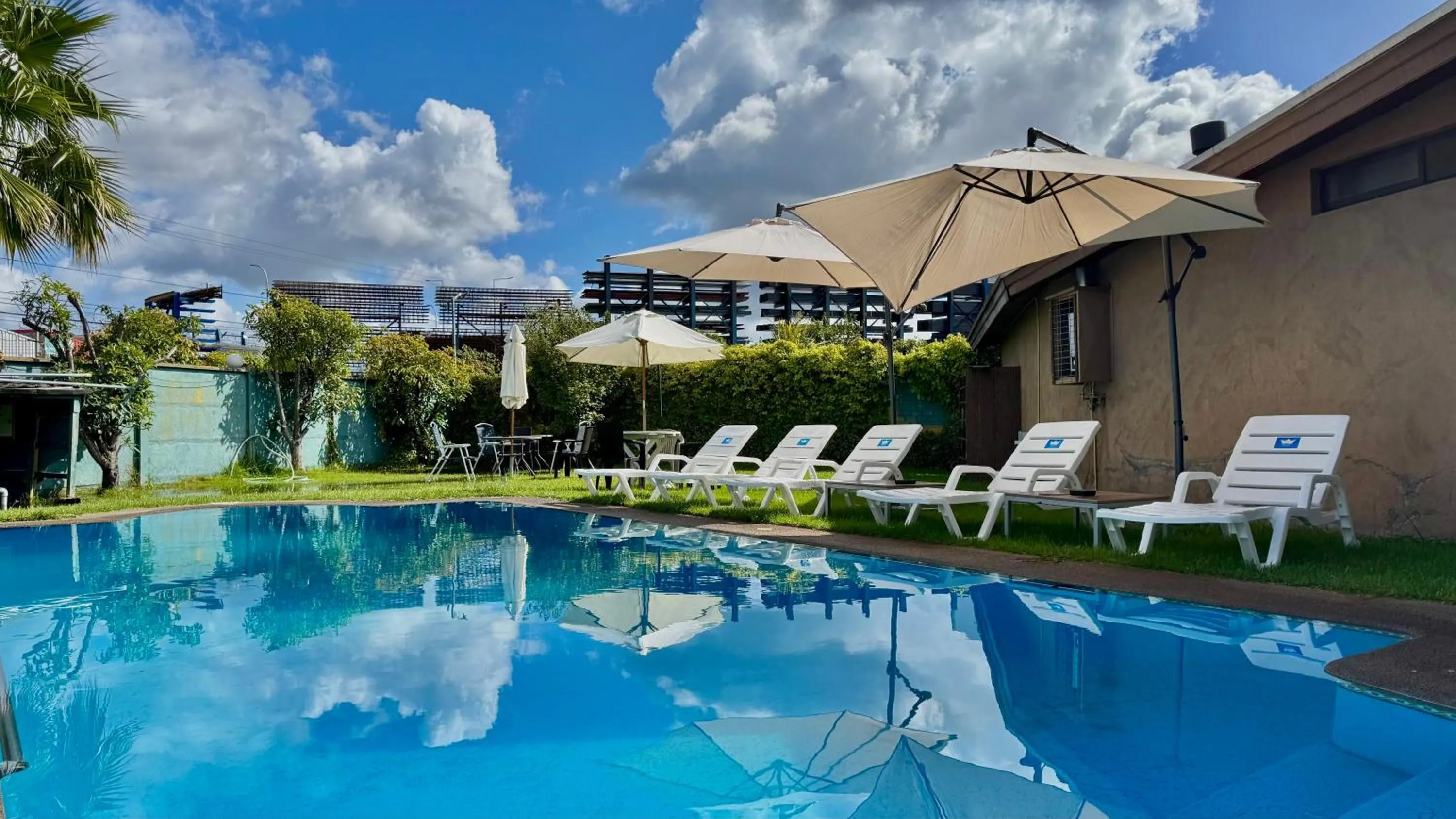 Swimming pool in Hotel Econohotel