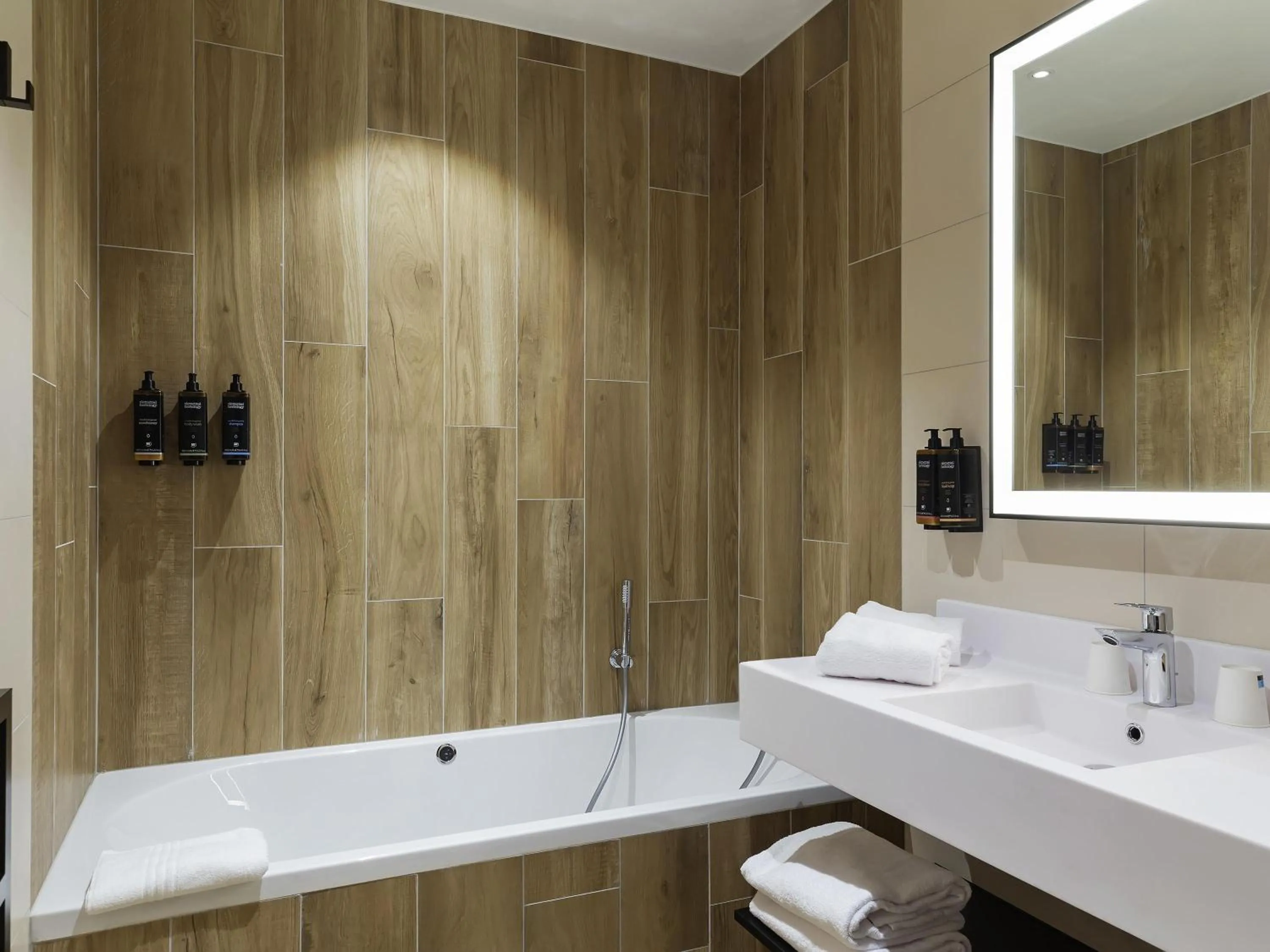 Bedroom in Mercure Namur Hotel