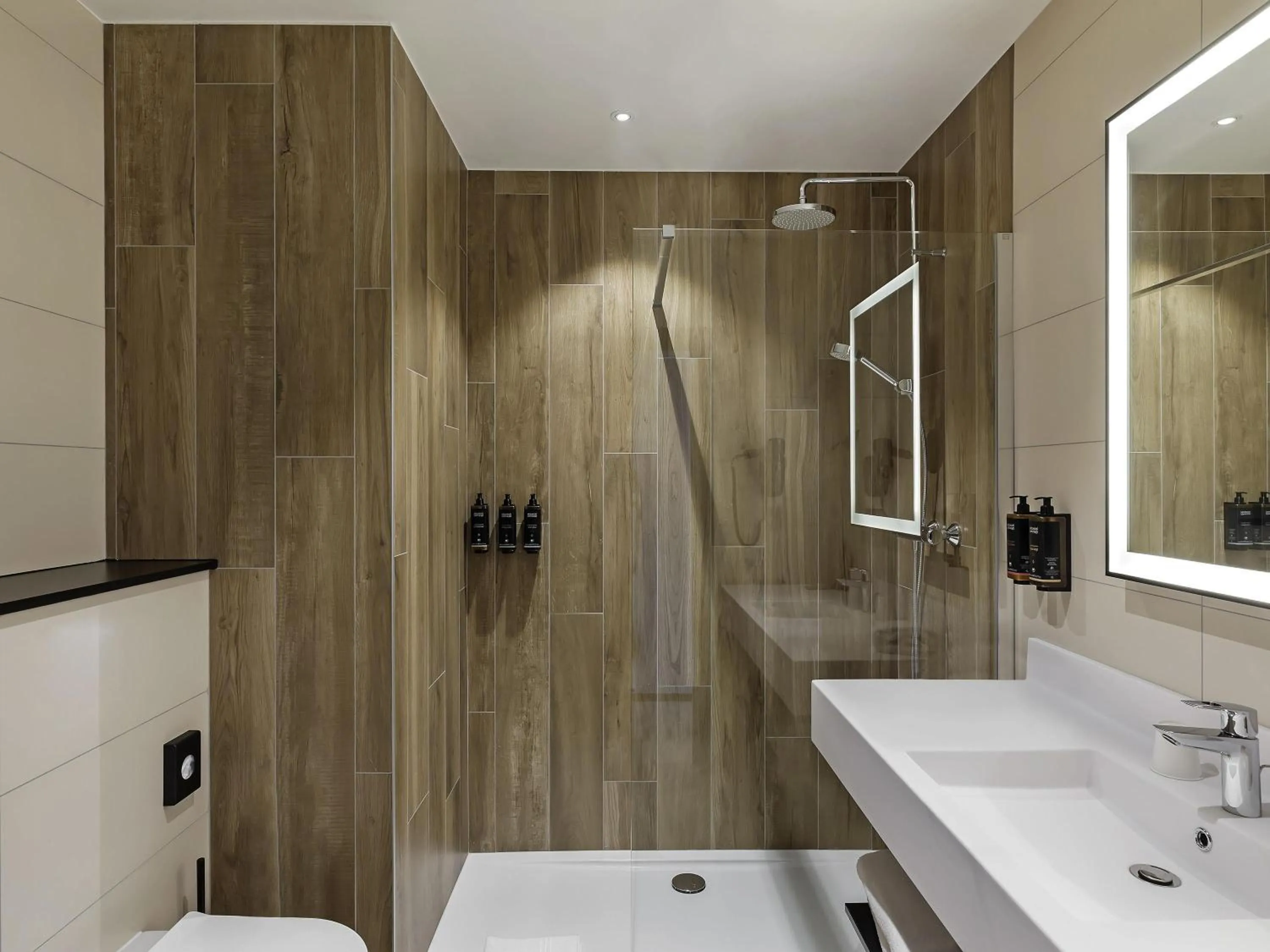 Bedroom in Mercure Namur Hotel