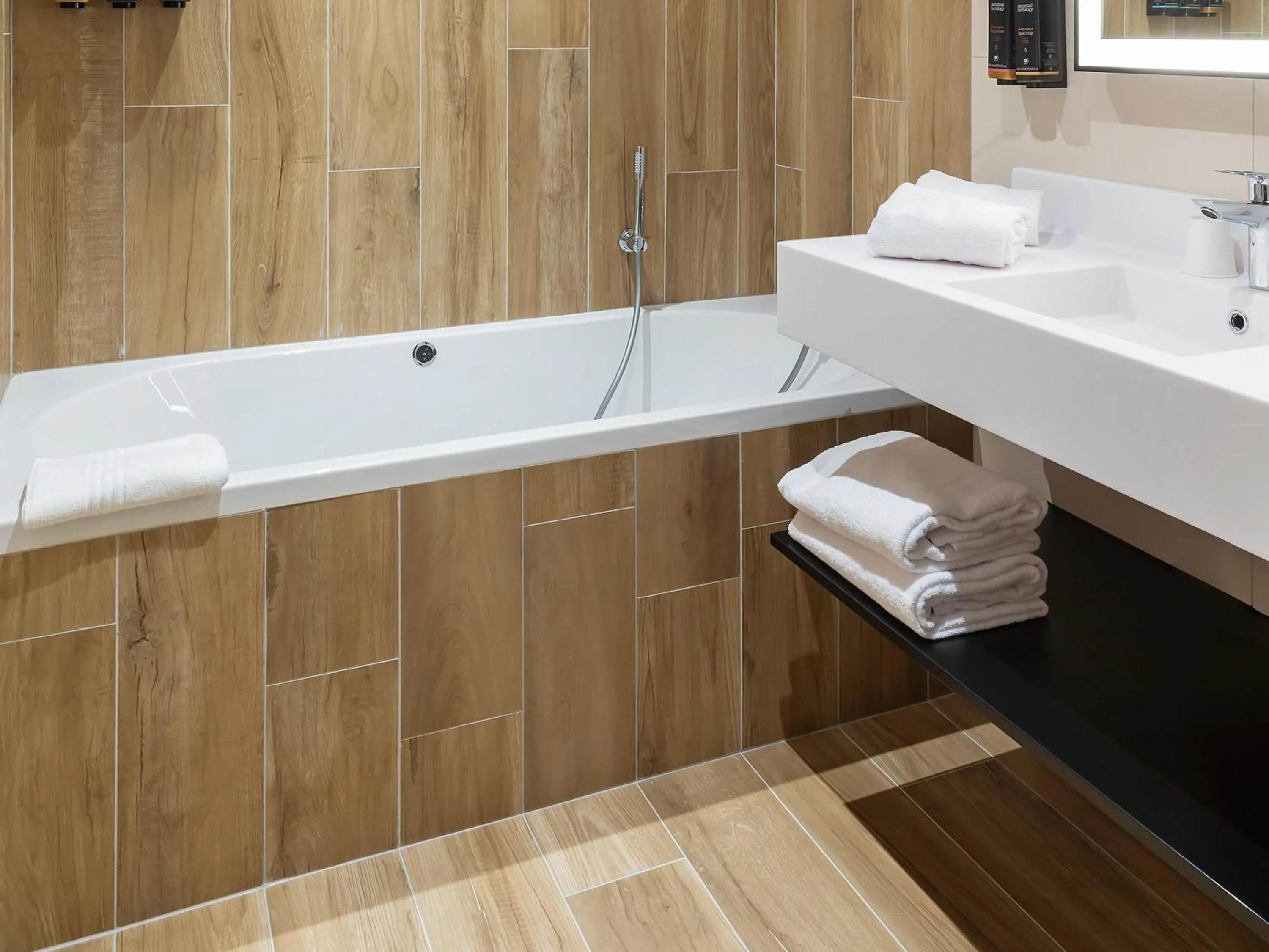 Bedroom in Mercure Namur Hotel