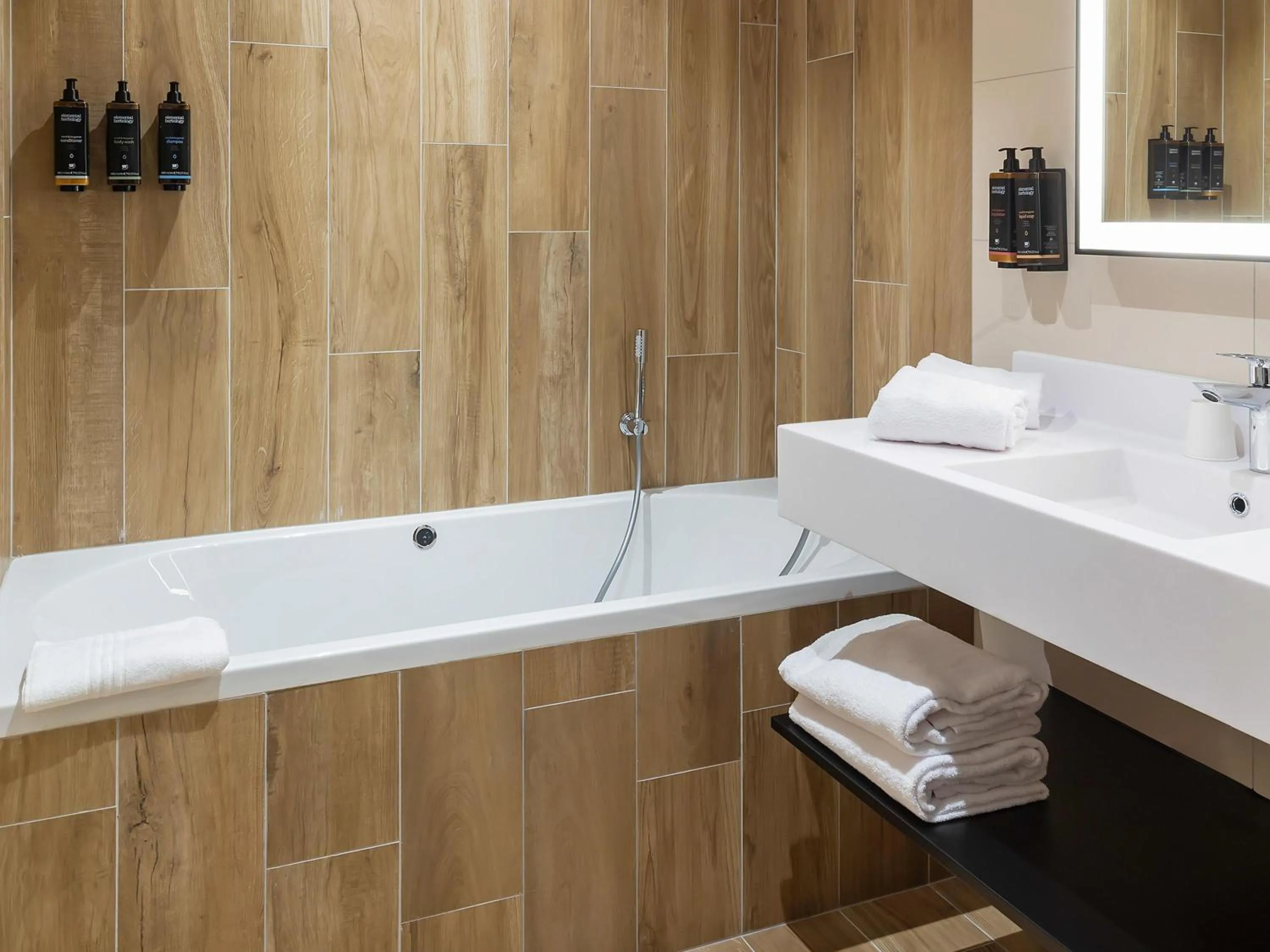 Bedroom in Mercure Namur Hotel