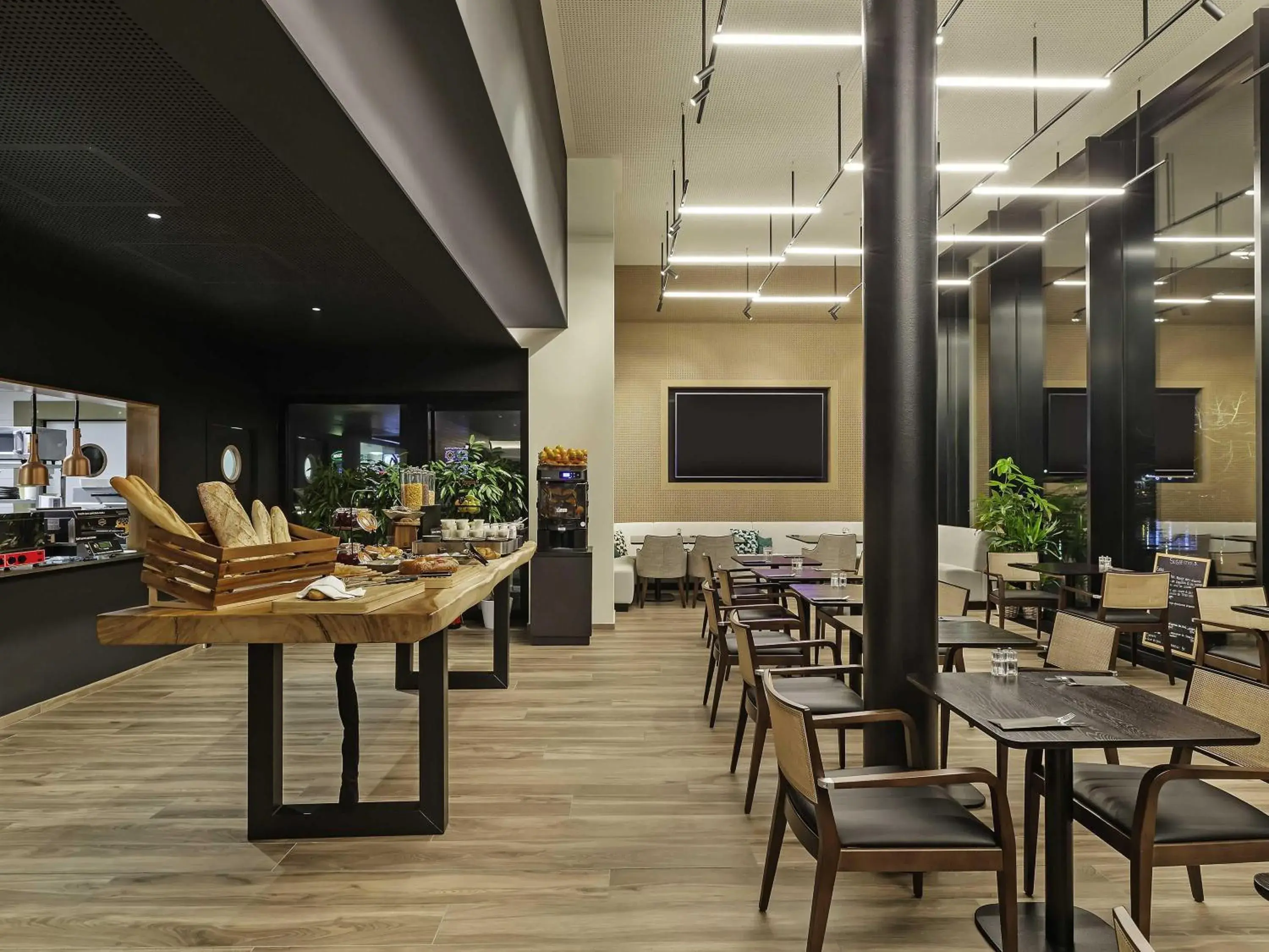 Breakfast in Mercure Namur Hotel Breakfast in Mercure Namur Hotel