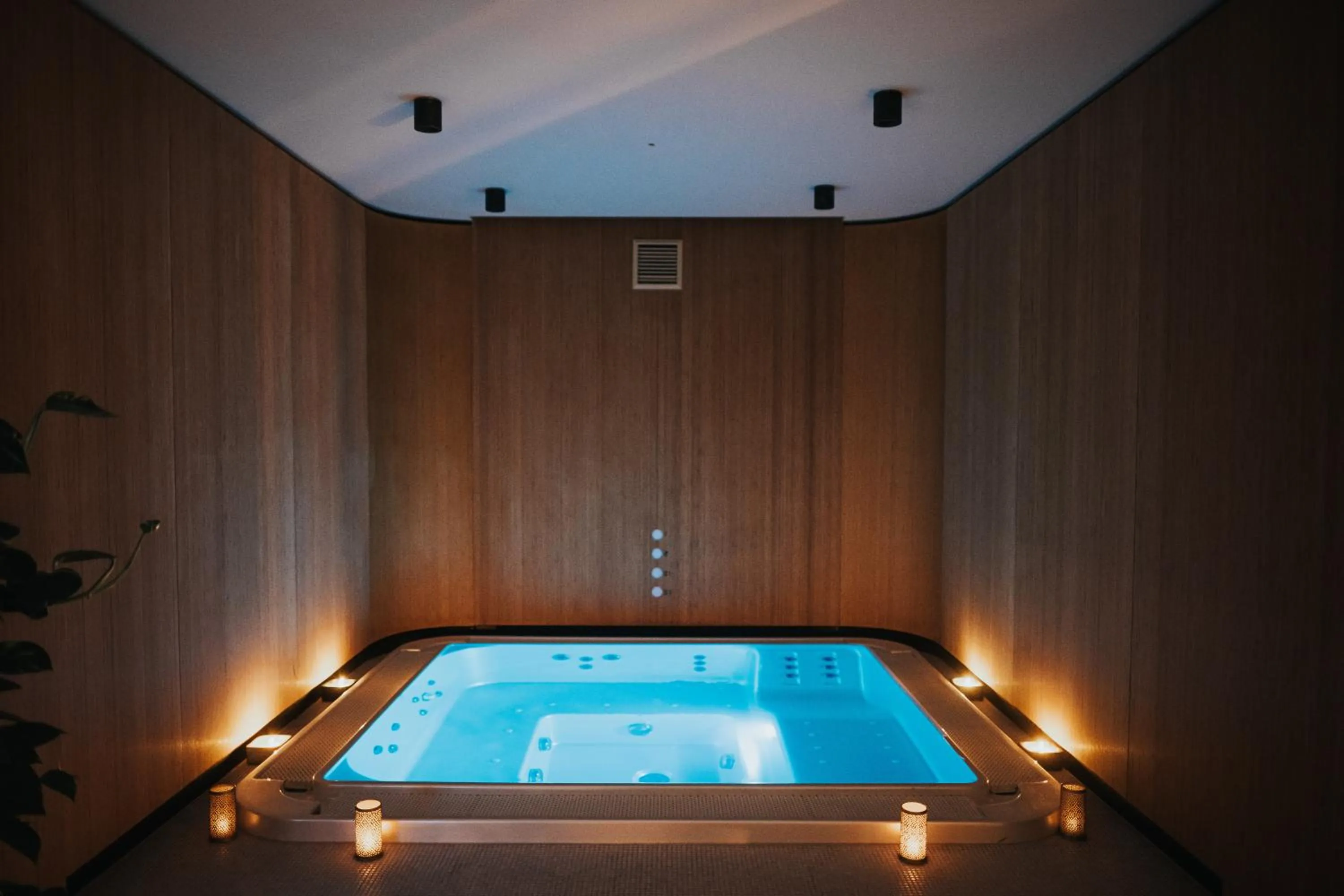 Hot Tub in Mercure Namur Hotel