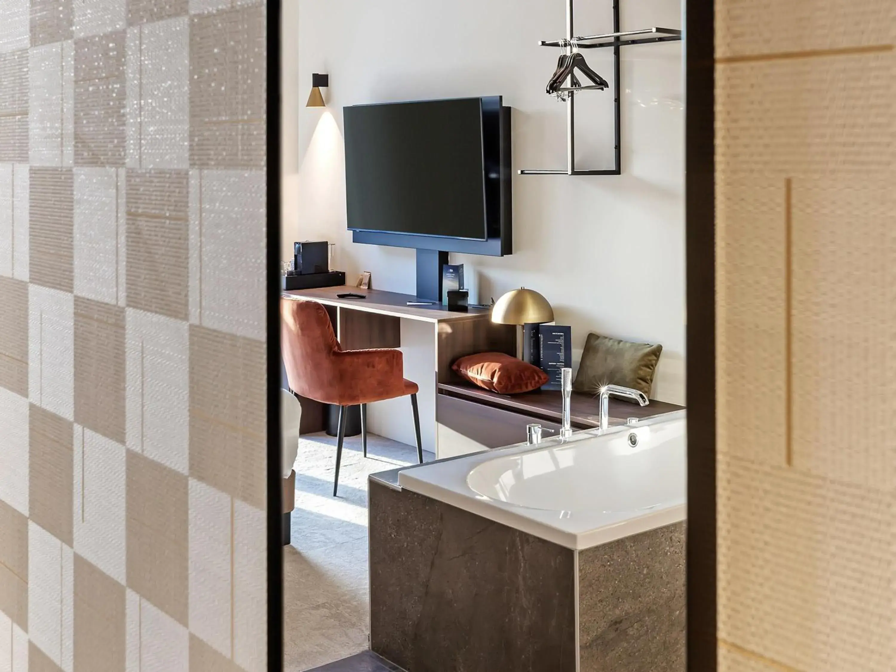 Junior King Suite with Balneo Bathtub and River View - Terrace Access in Mercure Namur Hotel Junior King Suite with Balneo Bathtub and River View - Terrace Access in Mercure Namur Hotel