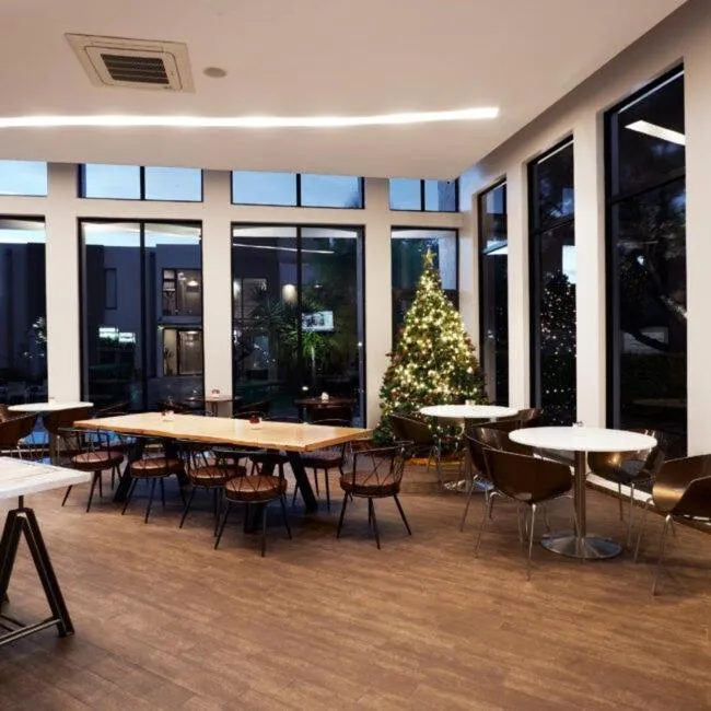 Restaurant/places to eat in The Lakes Boutique Lodge