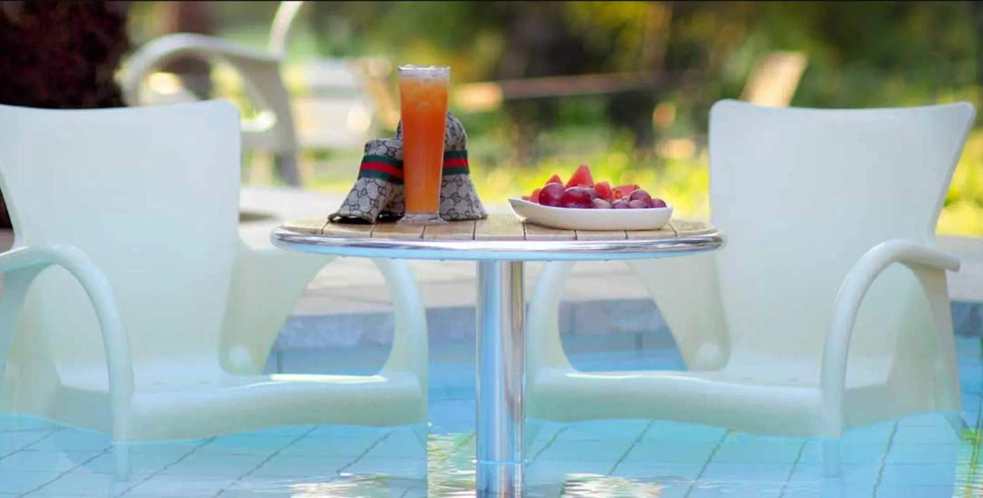 Food and drinks in The Lakes Boutique Lodge