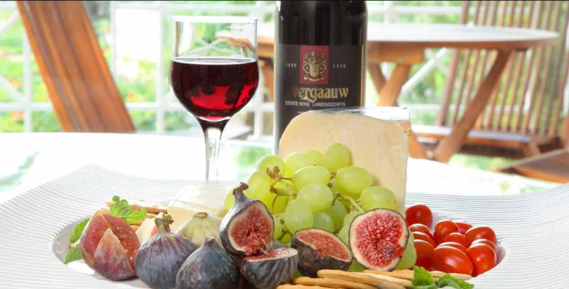 Food and drinks in The Lakes Boutique Lodge