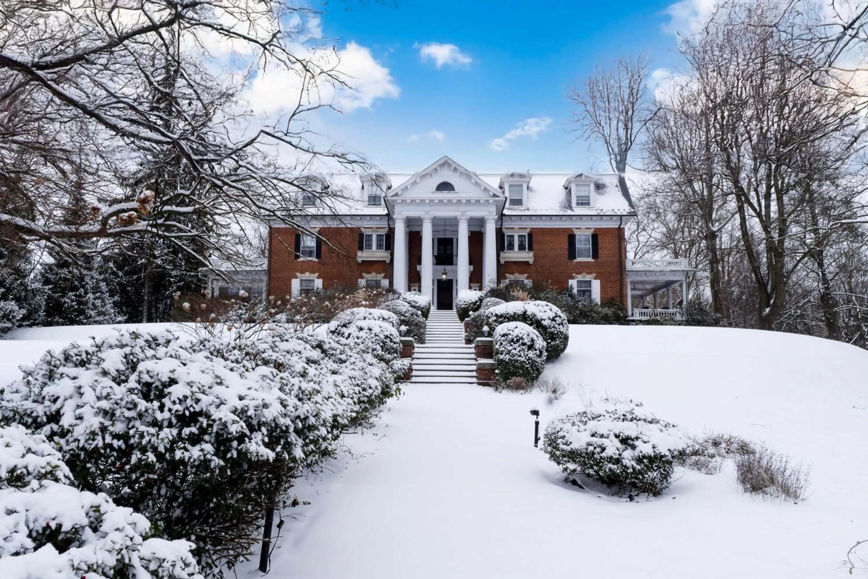 Property building in Mercersburg Inn