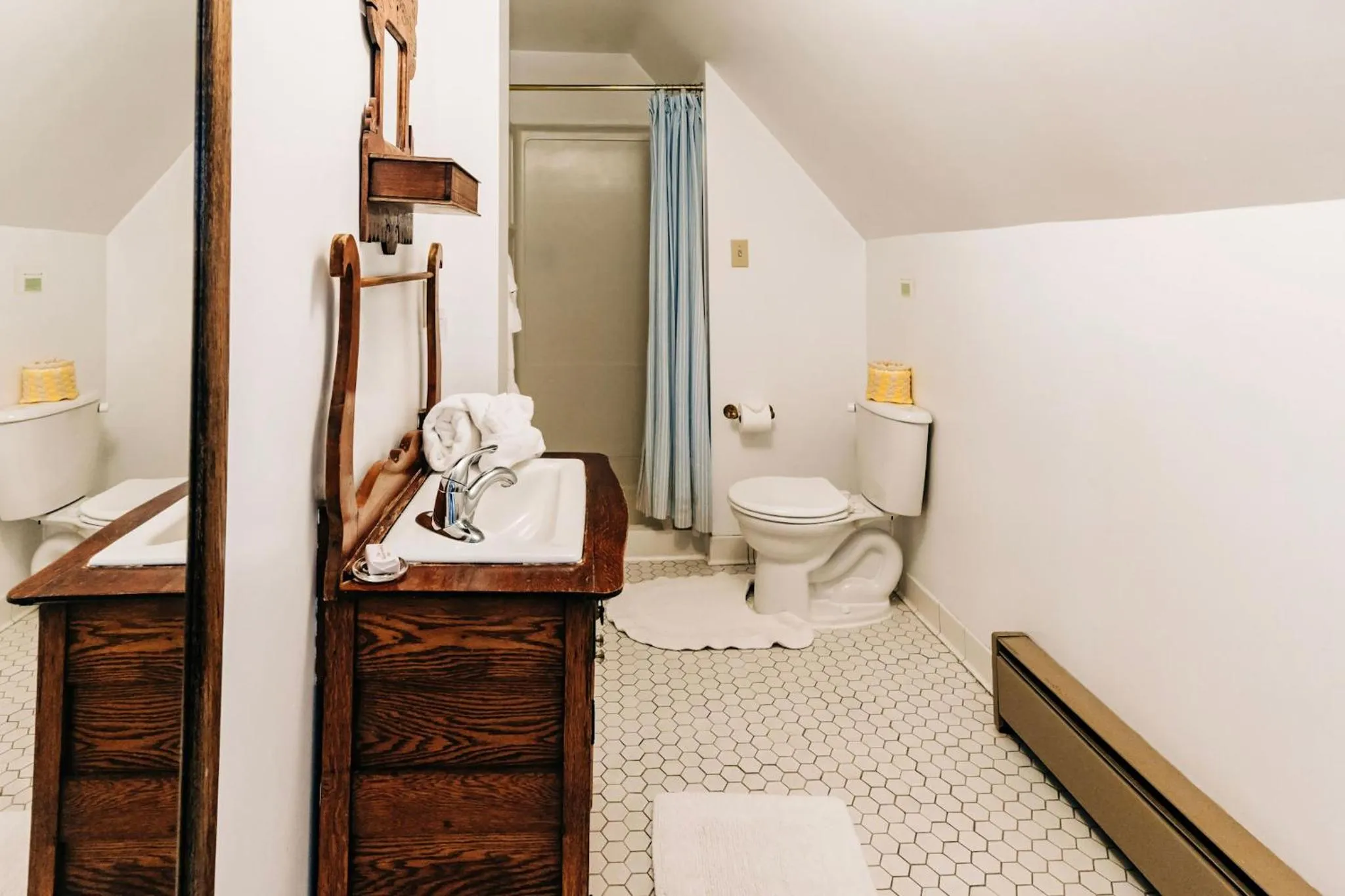 Bathroom in Mercersburg Inn