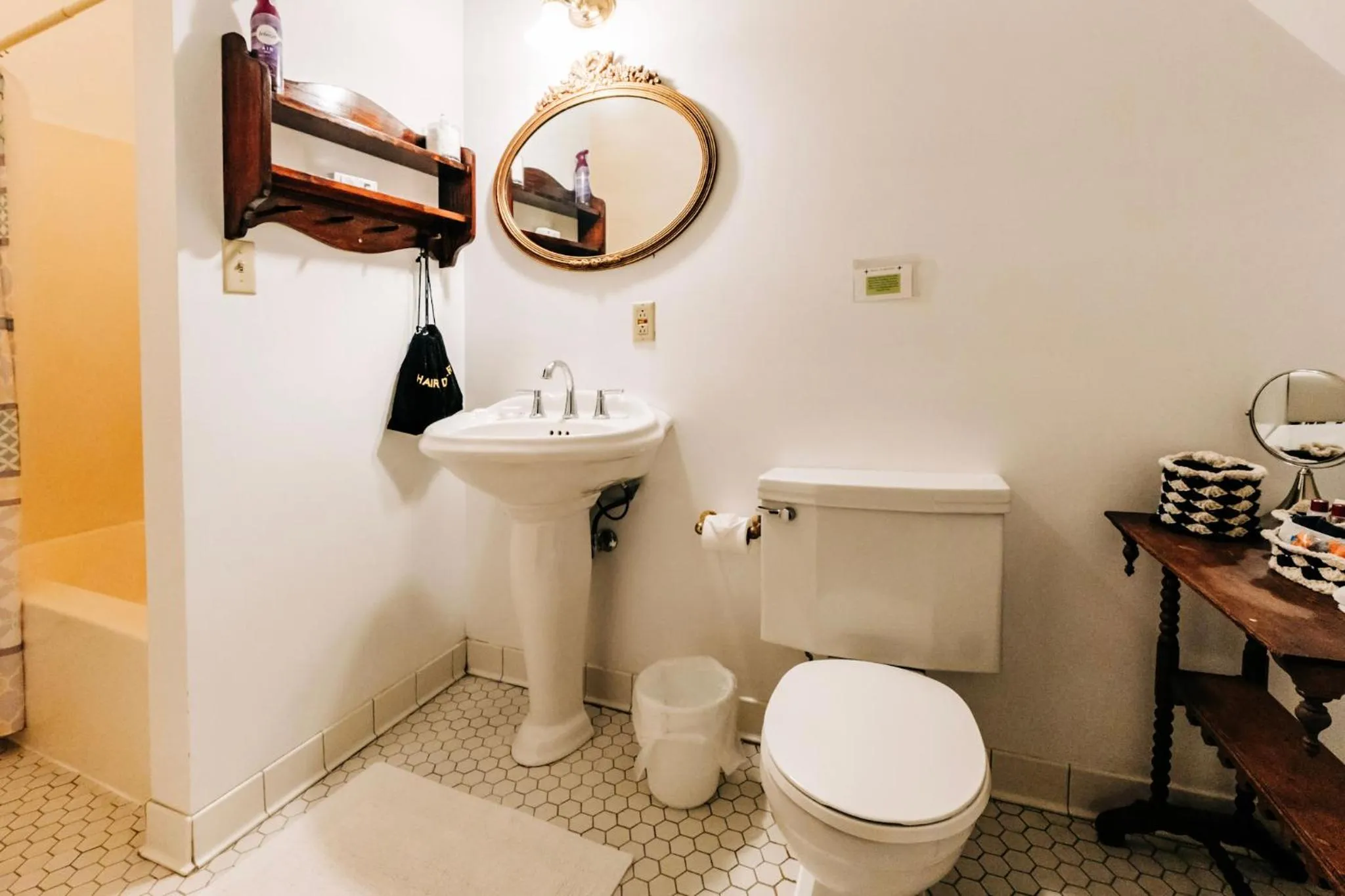 Bathroom in Mercersburg Inn