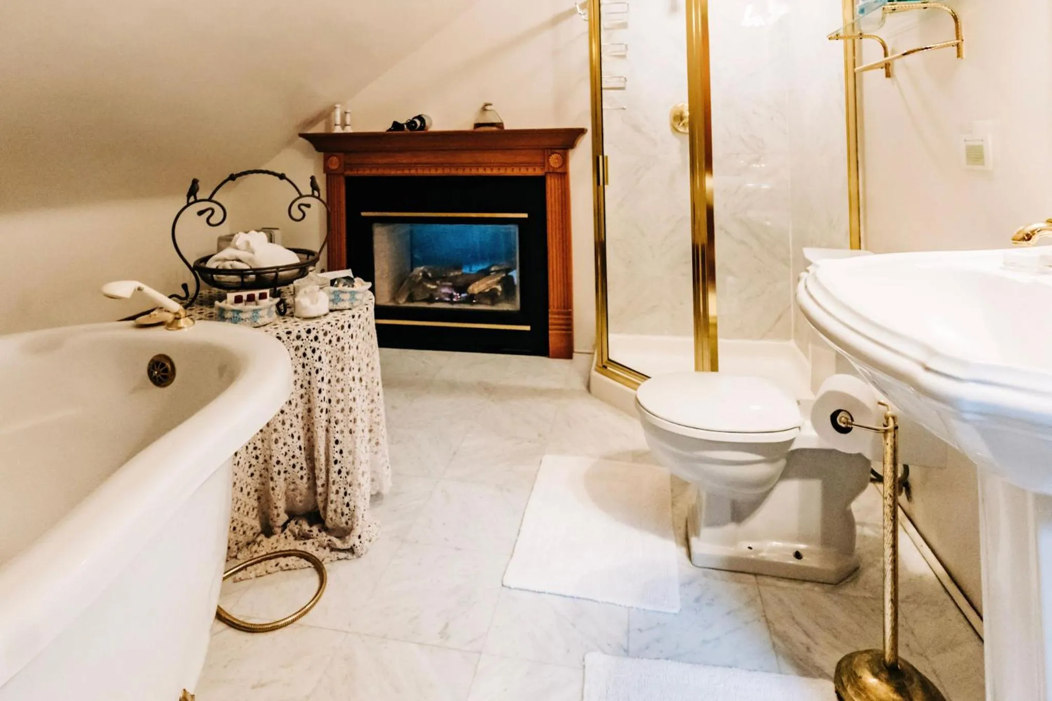 Bathroom in Mercersburg Inn