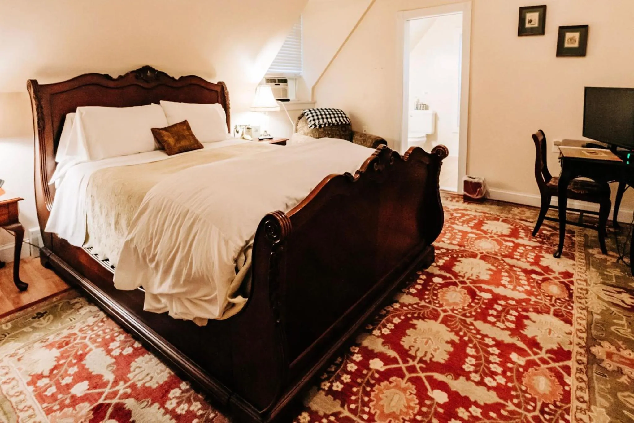 Bedroom, Bed in Mercersburg Inn