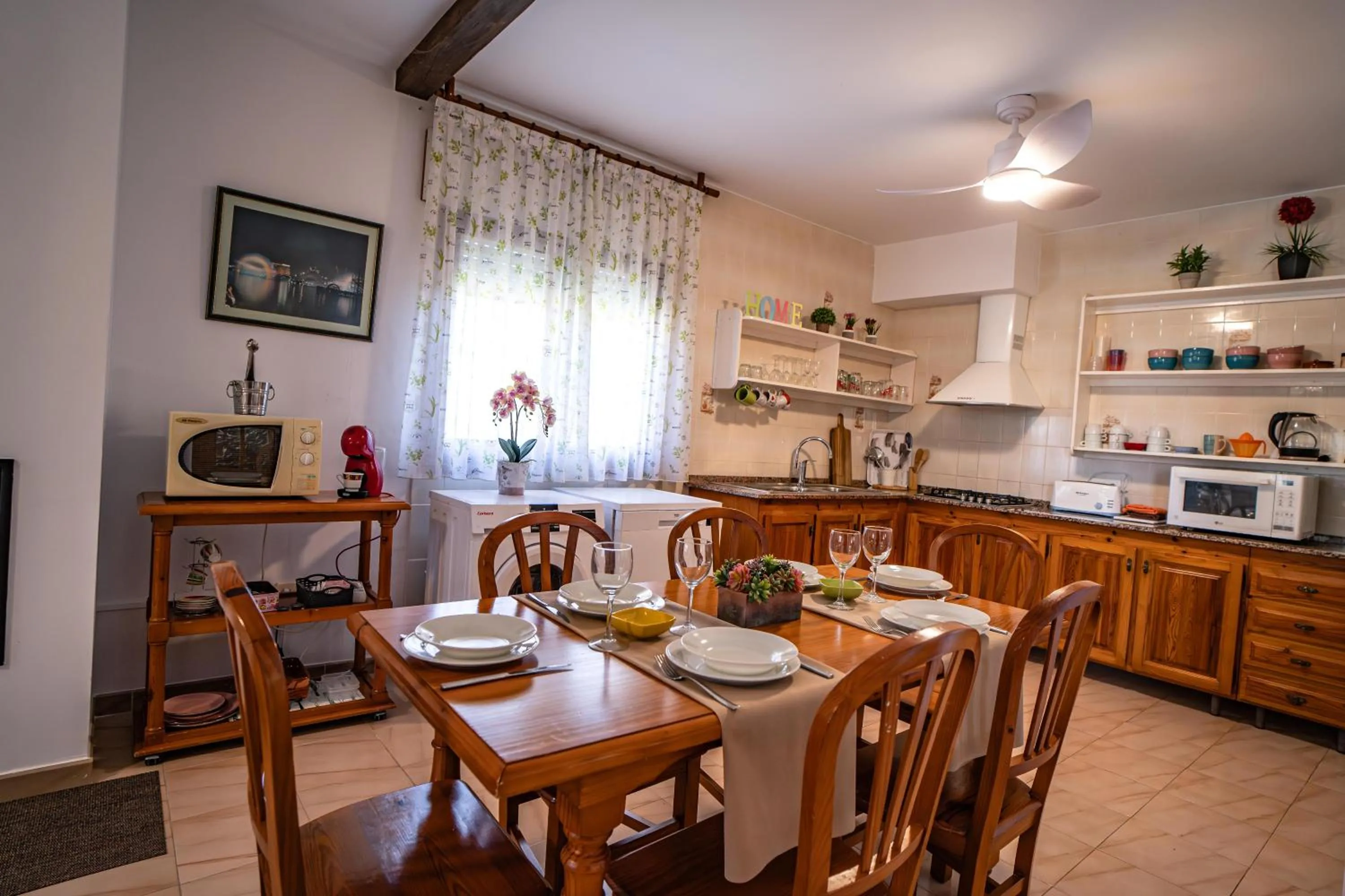 Kitchen or kitchenette in Villa Adelina en Turre, Almería, Villa de lujo con piscina privada cerca de las playas de Mojácar