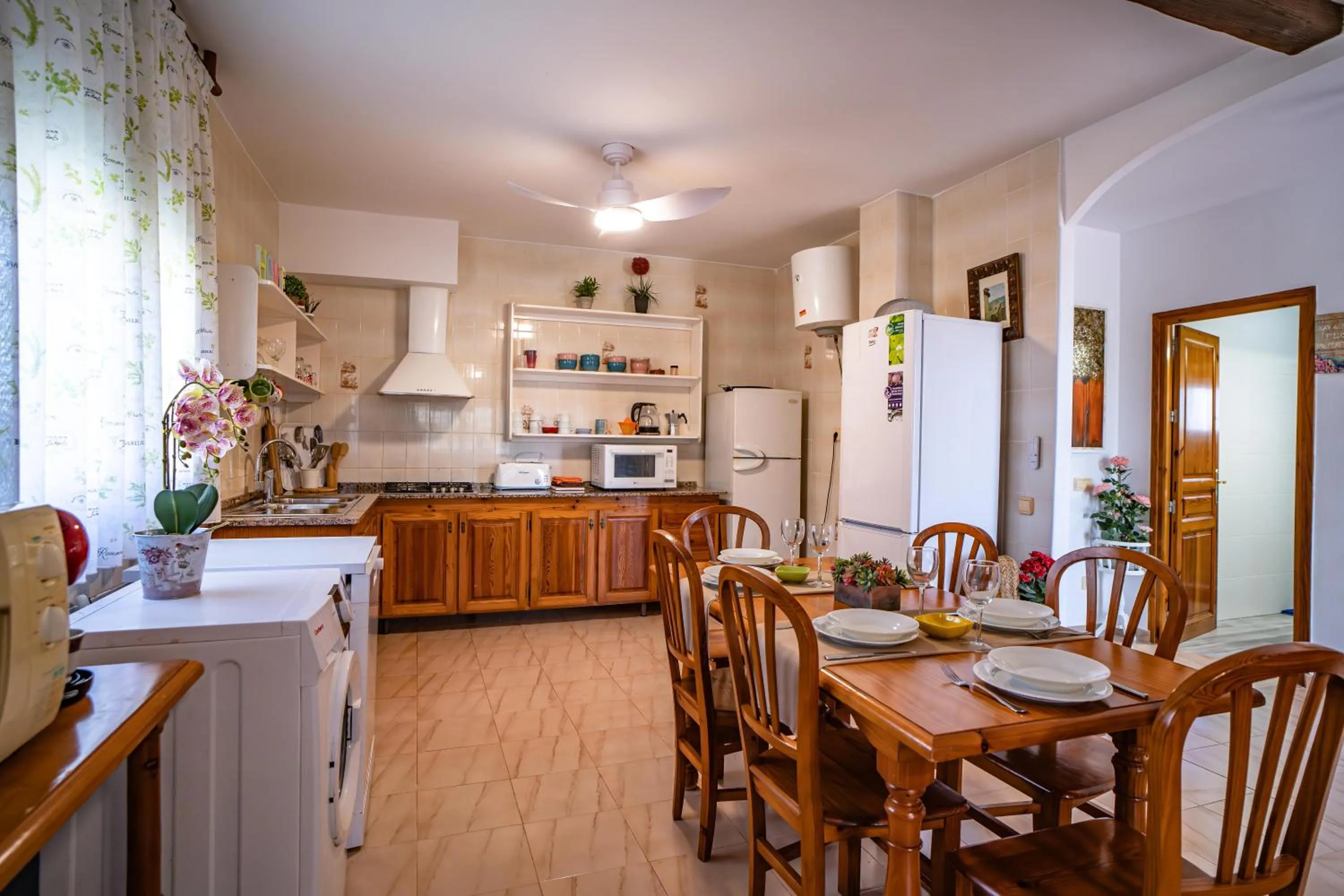 Kitchen or kitchenette in Villa Adelina en Turre, Almería, Villa de lujo con piscina privada cerca de las playas de Mojácar