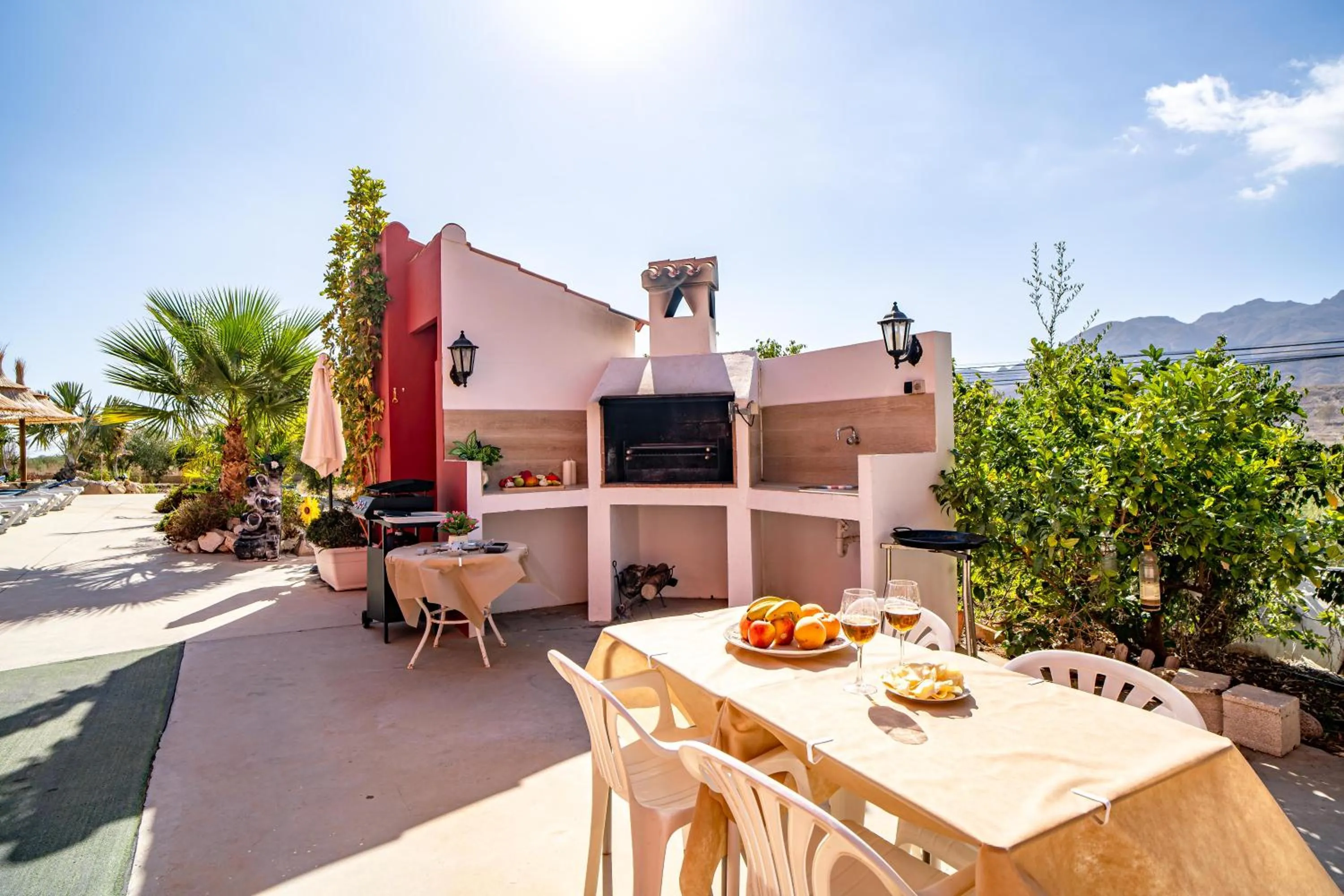 Food and drinks in Villa Adelina en Turre, Almería, Villa de lujo con piscina privada cerca de las playas de Mojácar