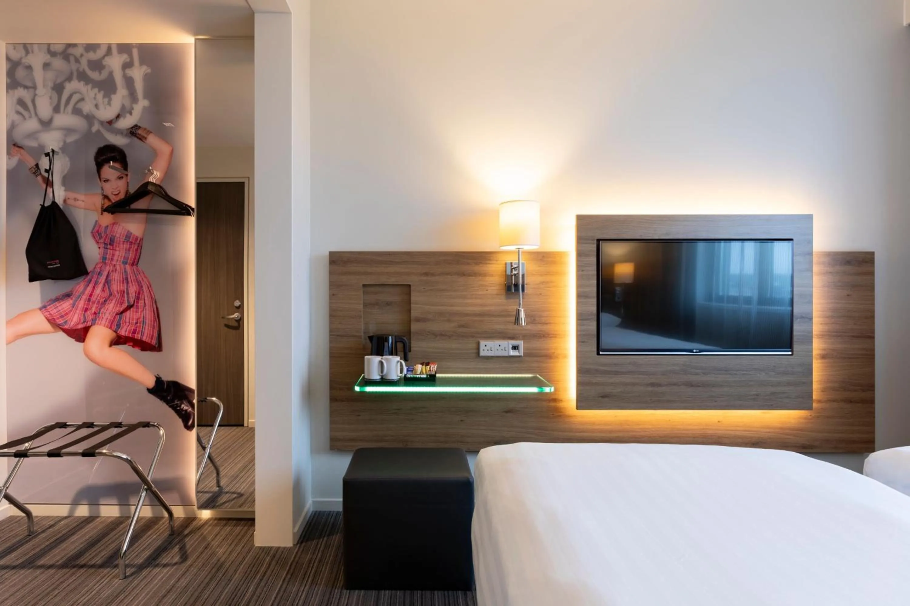 Bedroom, Bed in Moxy Aberdeen Airport