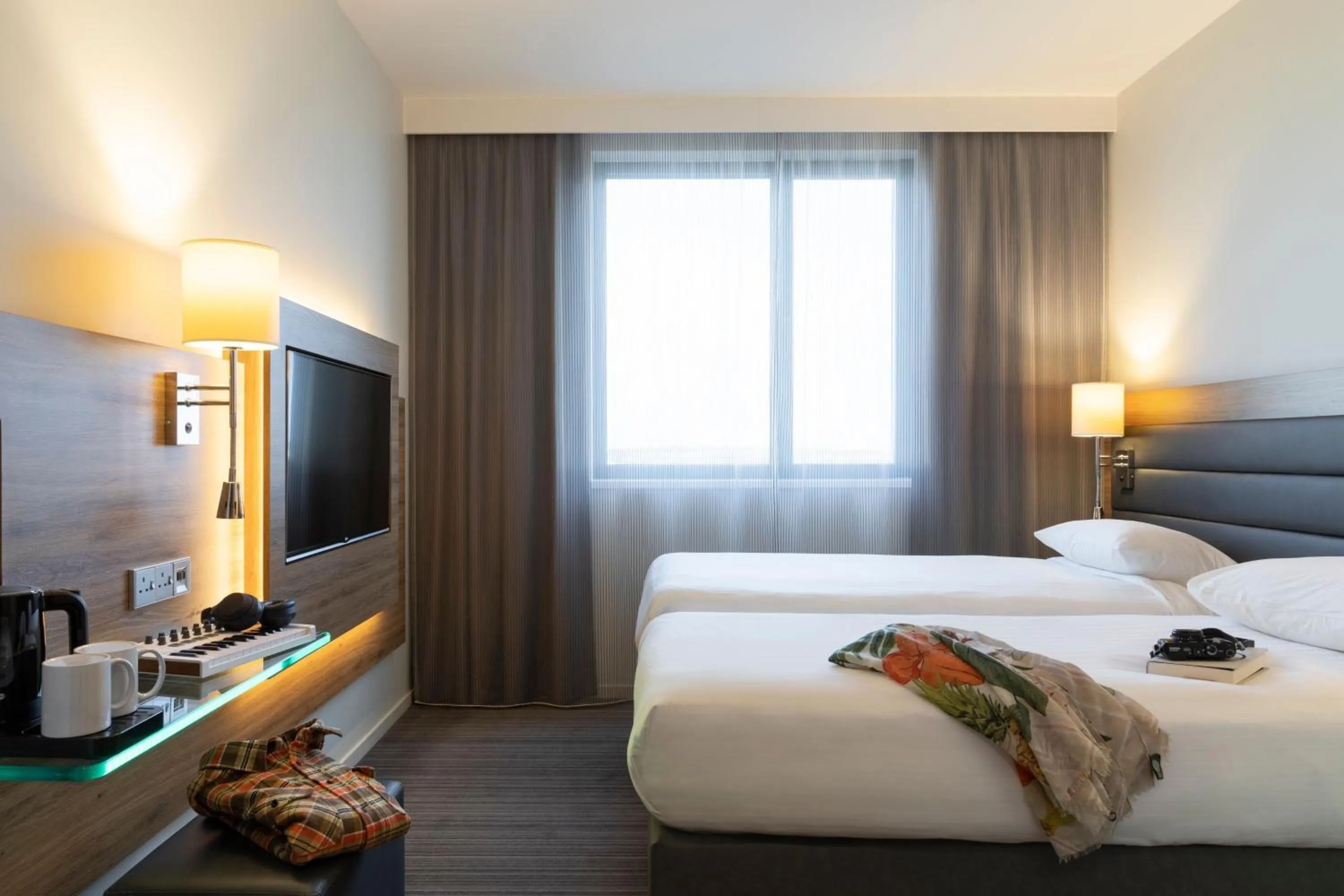 Bedroom, Bed in Moxy Aberdeen Airport