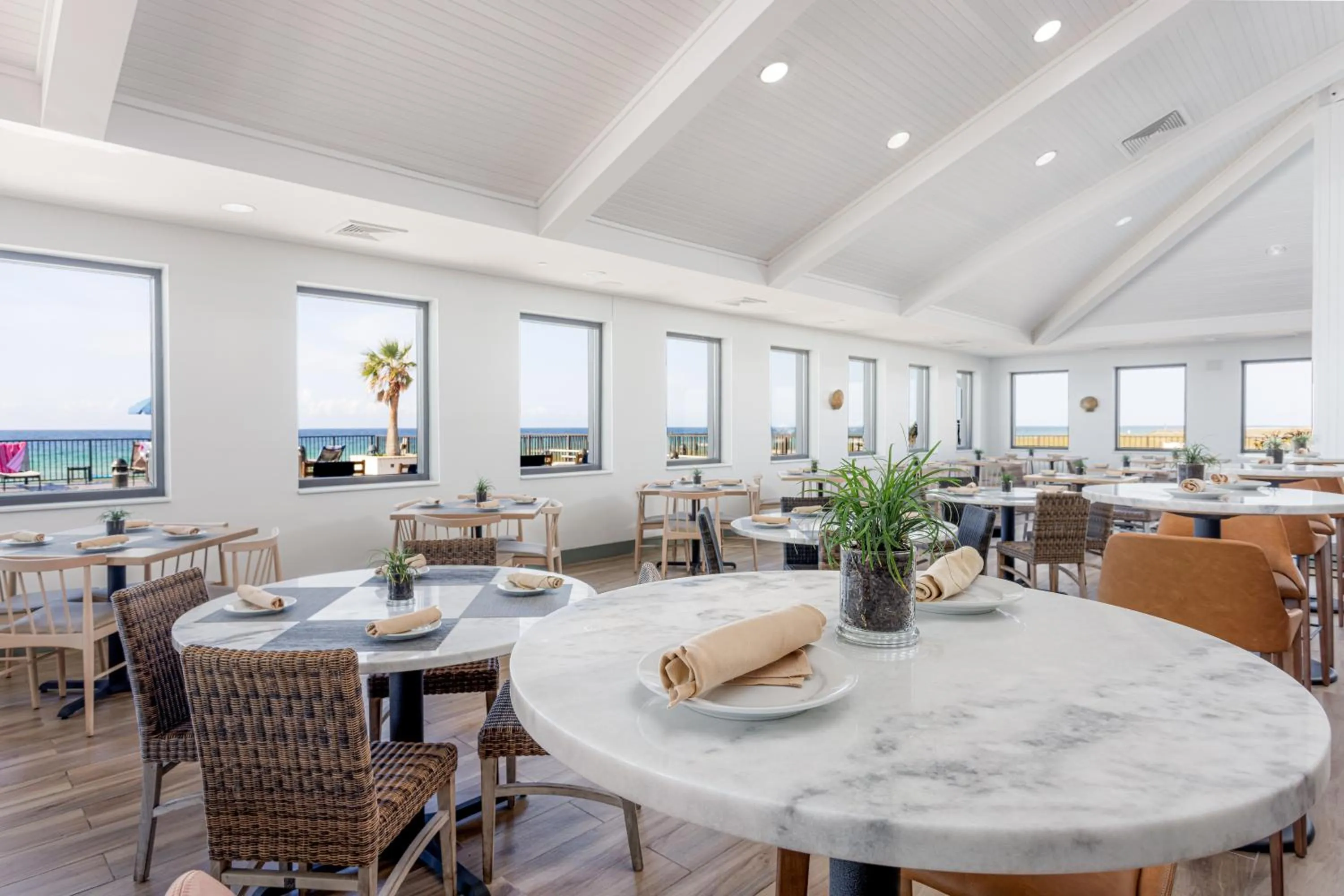 Restaurant/places to eat in SpringHill Suites by Marriott Navarre Oceanfront