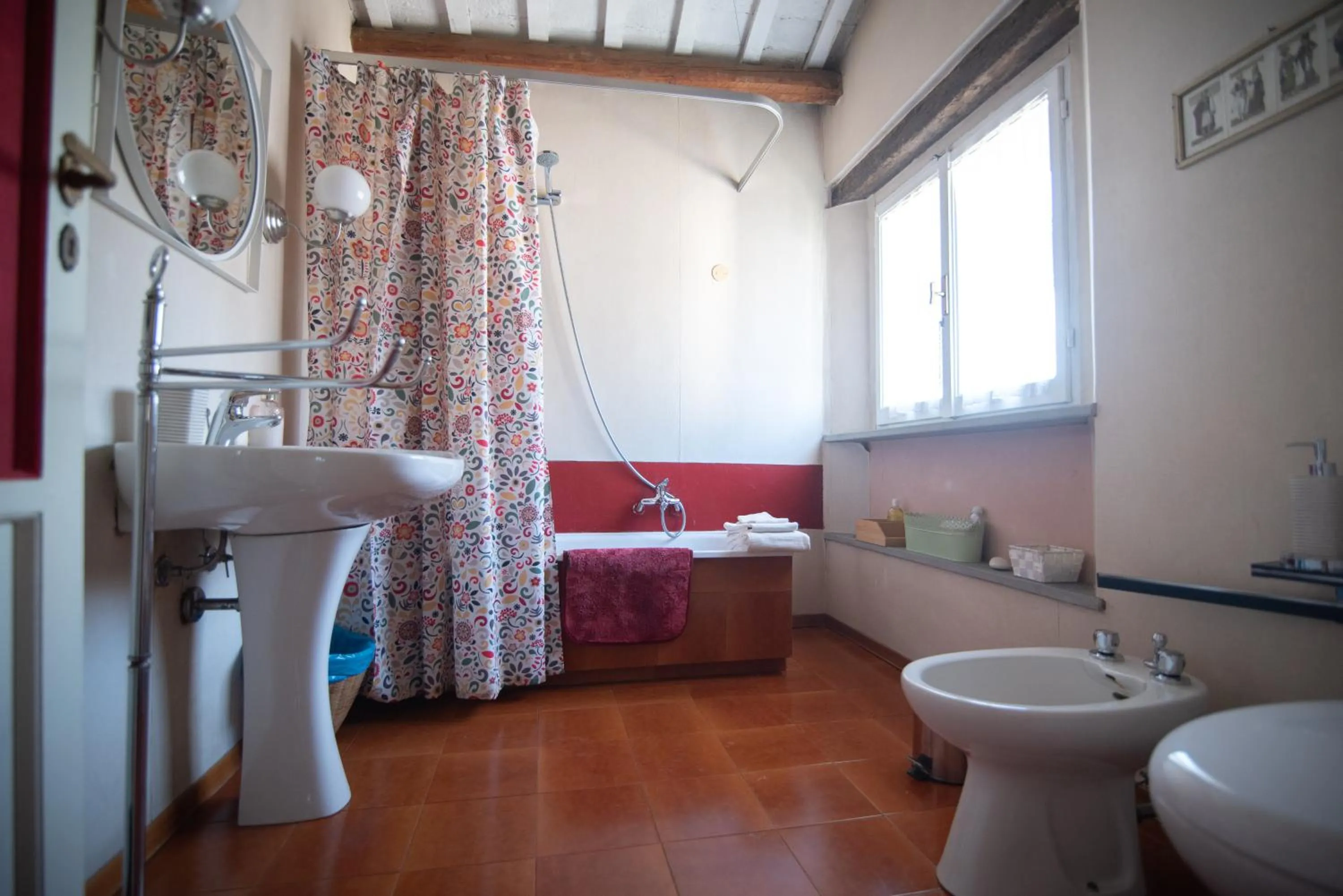 Bathroom in All'unicorno