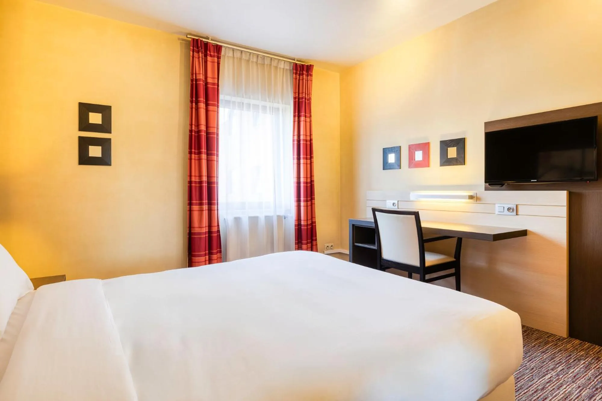 Bedroom, Bed in B&B HOTEL Mons Centre