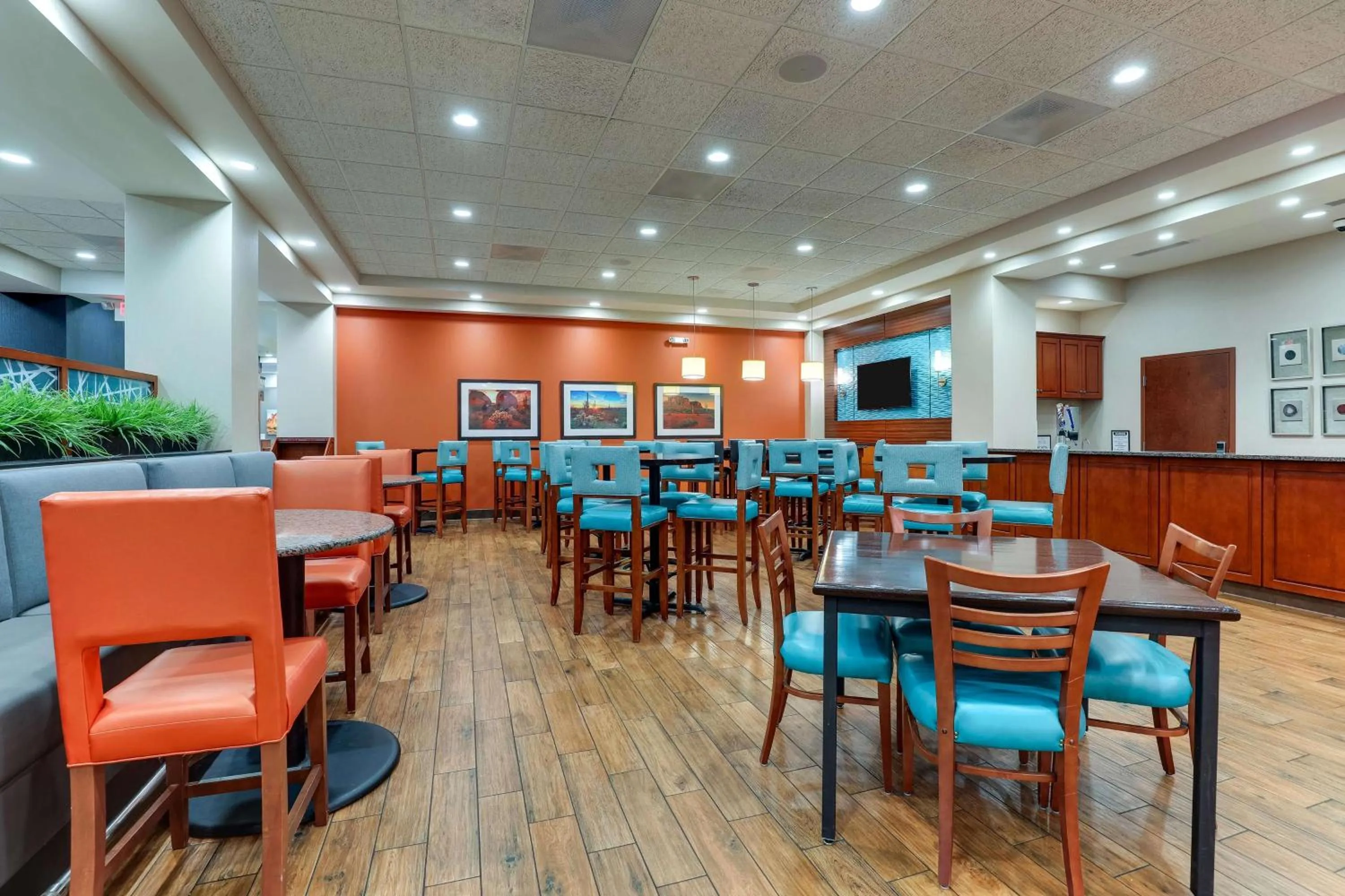 Breakfast in Drury Inn & Suites Phoenix Chandler Fashion Center