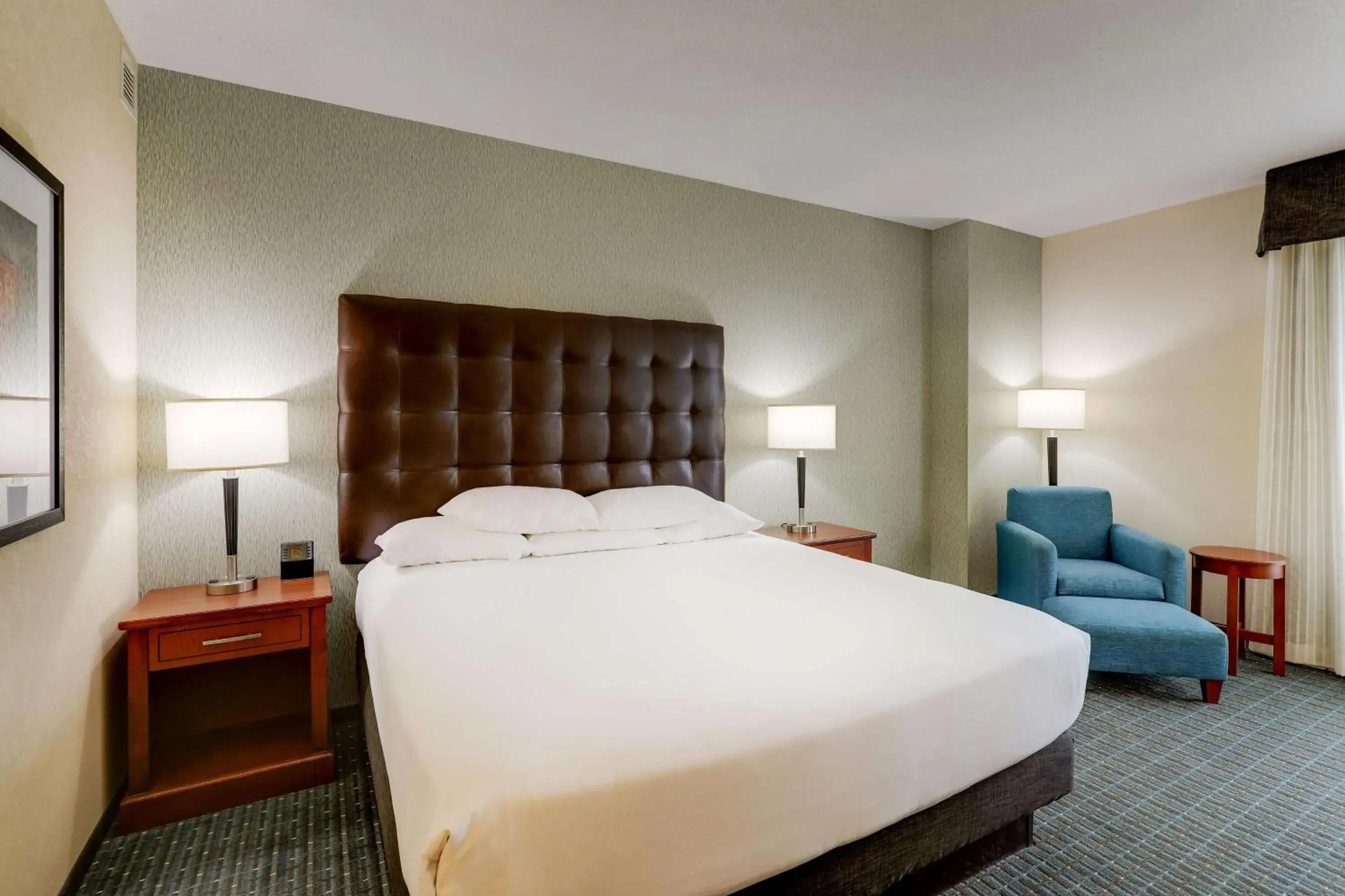 Deluxe King Room in Drury Inn & Suites Phoenix Chandler Fashion Center Deluxe King Room in Drury Inn & Suites Phoenix Chandler Fashion Center