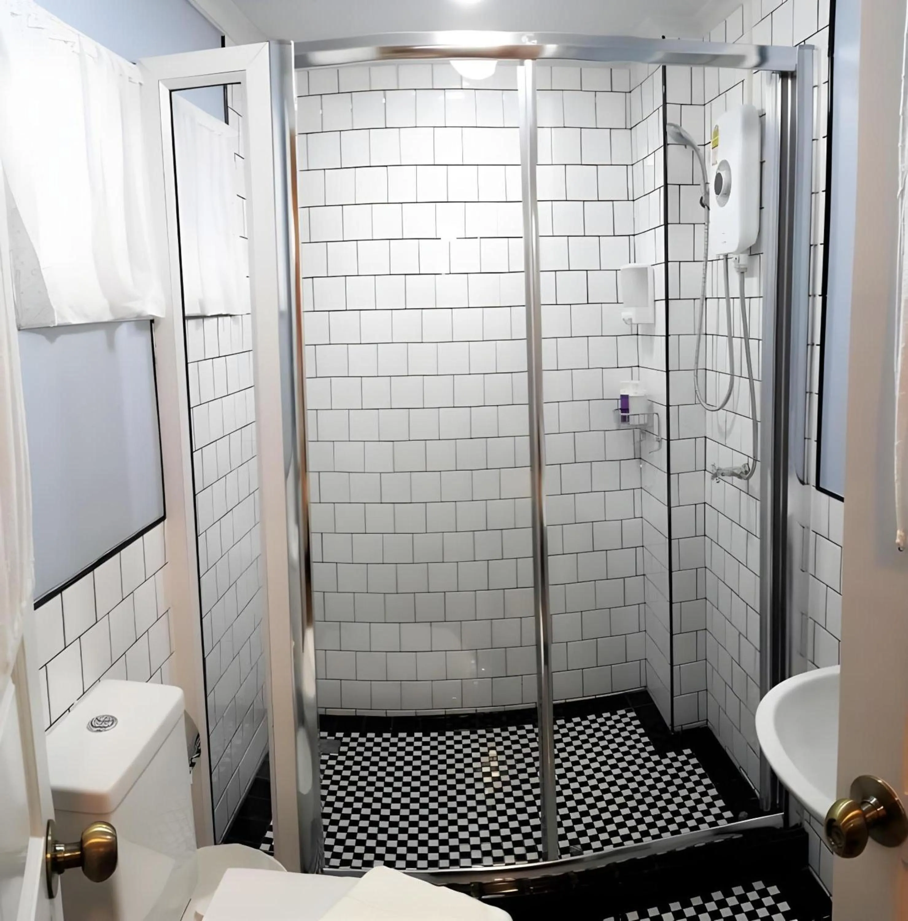 Bathroom in OYO 899 Villa De Hun