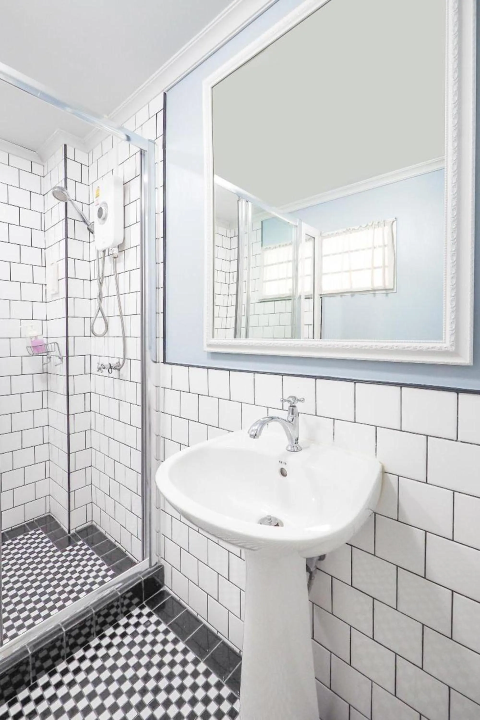 Bathroom in OYO 899 Villa De Hun