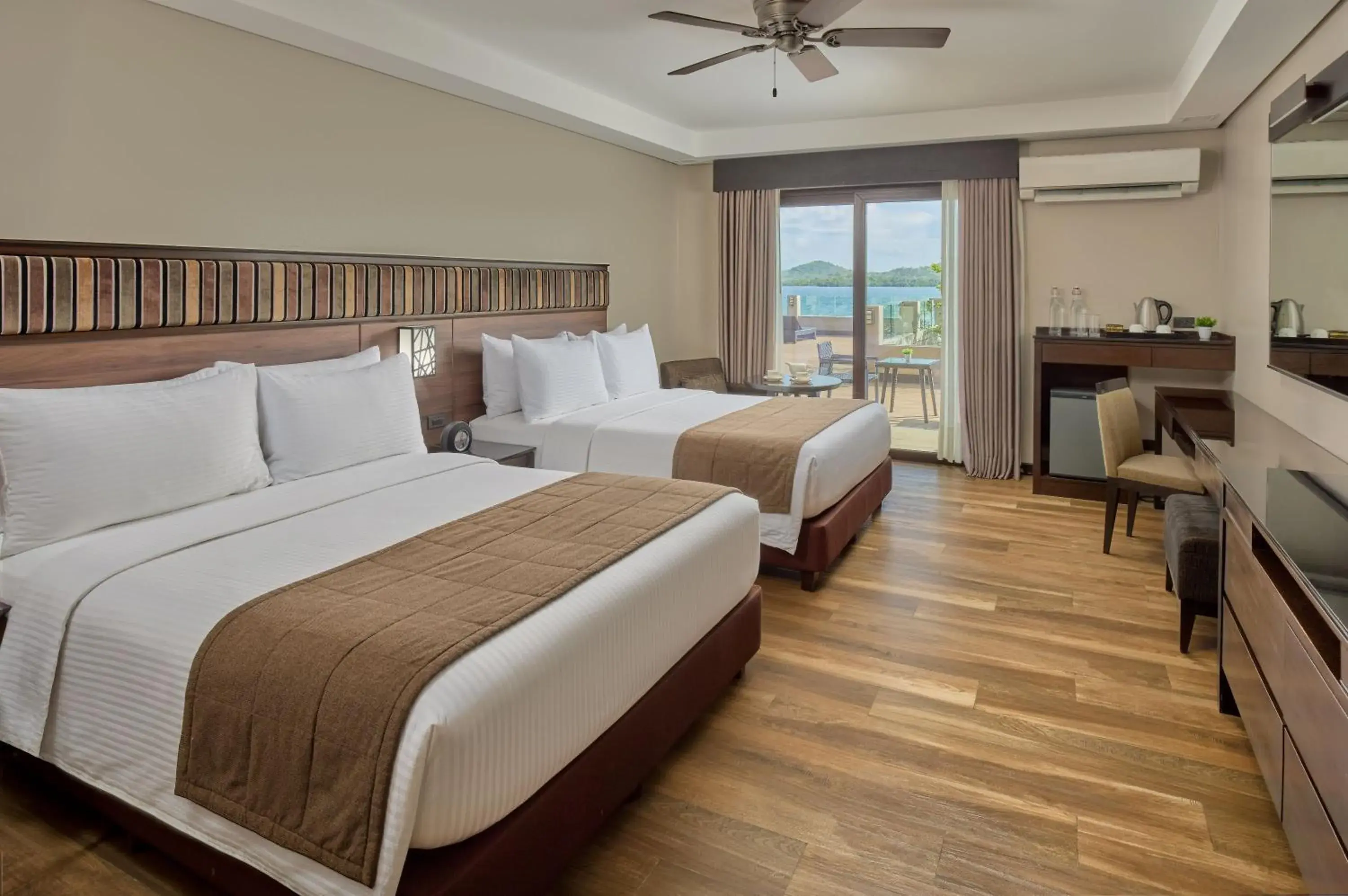 Bed in Two Seasons Coron Bayside Hotel Bed in Two Seasons Coron Bayside Hotel