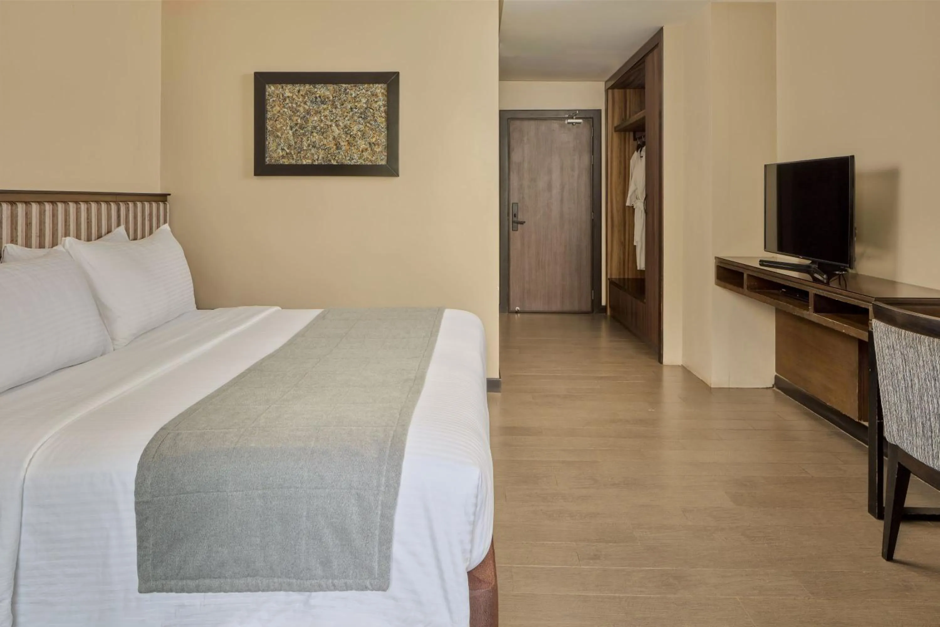 Bed in Two Seasons Coron Bayside Hotel