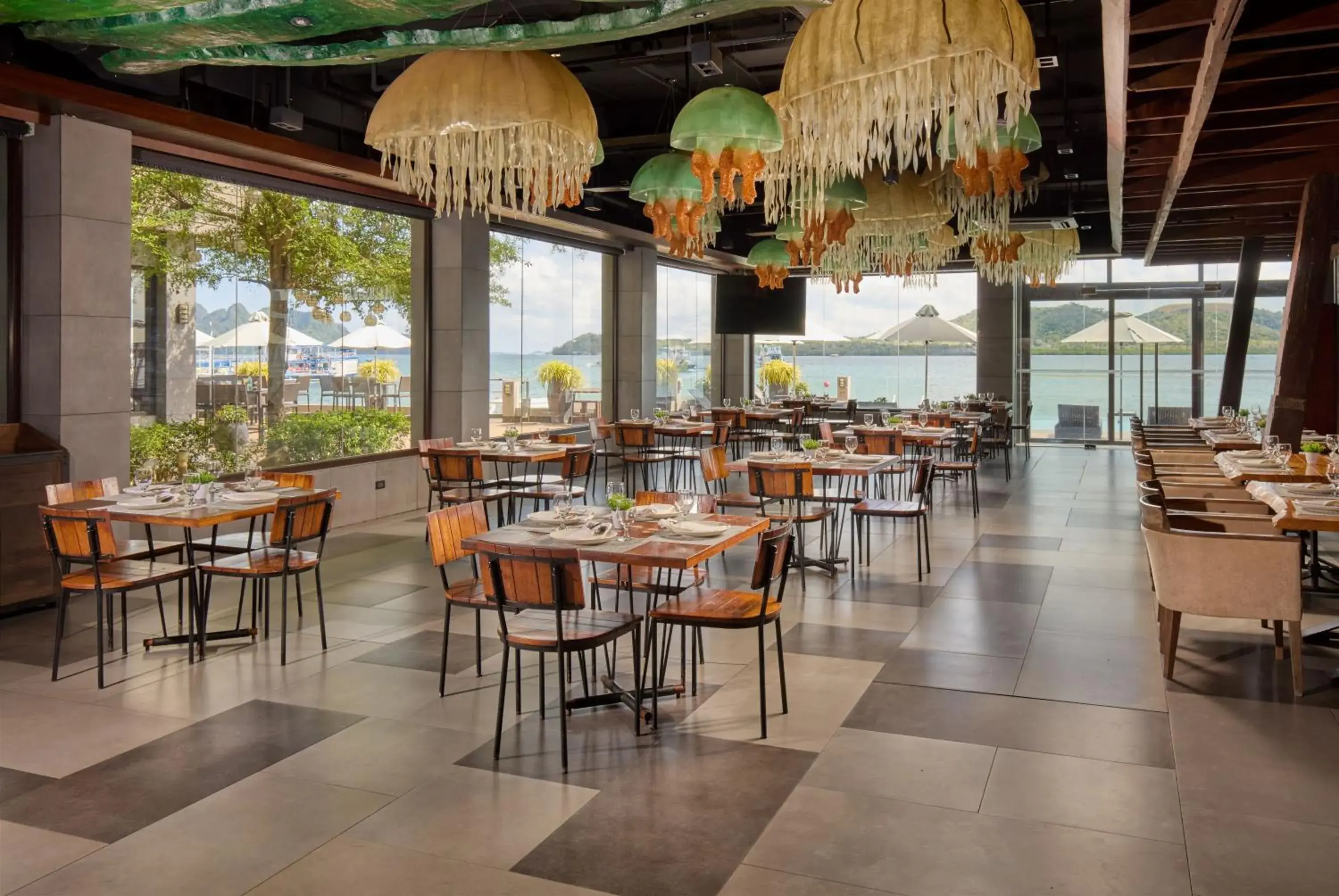 Restaurant/places to eat in Two Seasons Coron Bayside Hotel Restaurant/places to eat in Two Seasons Coron Bayside Hotel