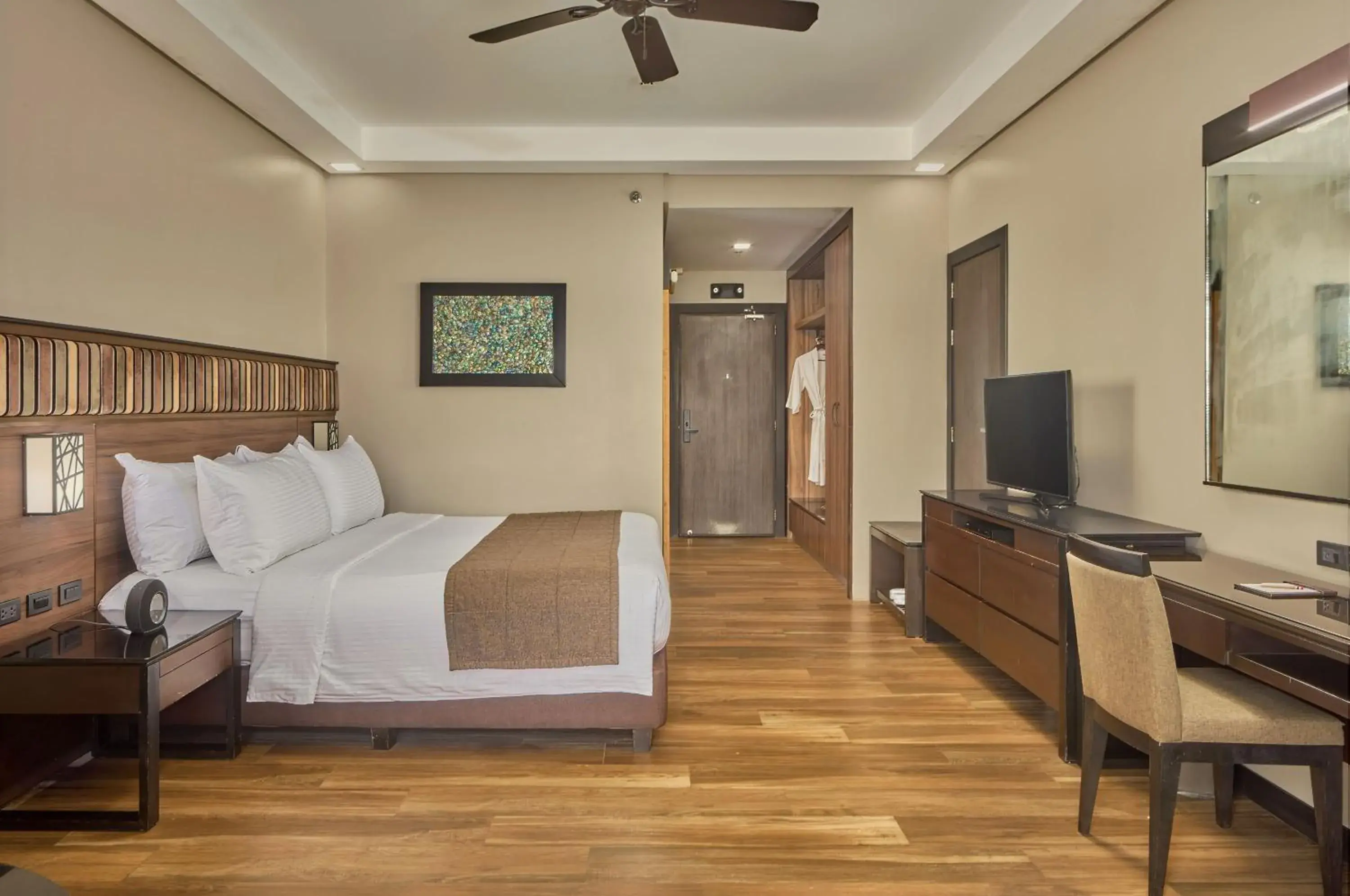 Bed in Two Seasons Coron Bayside Hotel Bed in Two Seasons Coron Bayside Hotel