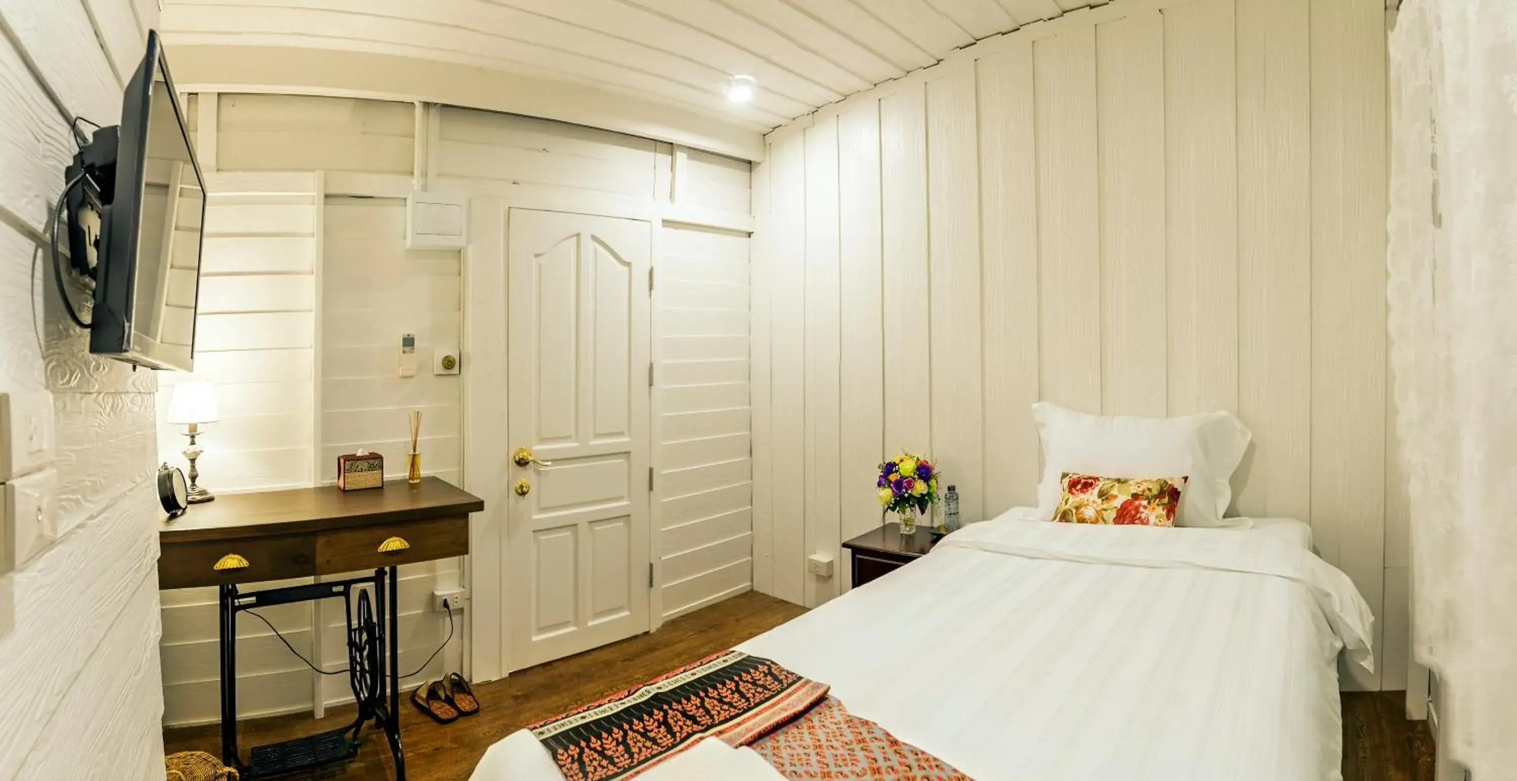 Photo of the whole room, Bed in Baankachitpan Bangkok Hotel Photo of the whole room, Bed in Baankachitpan Bangkok Hotel