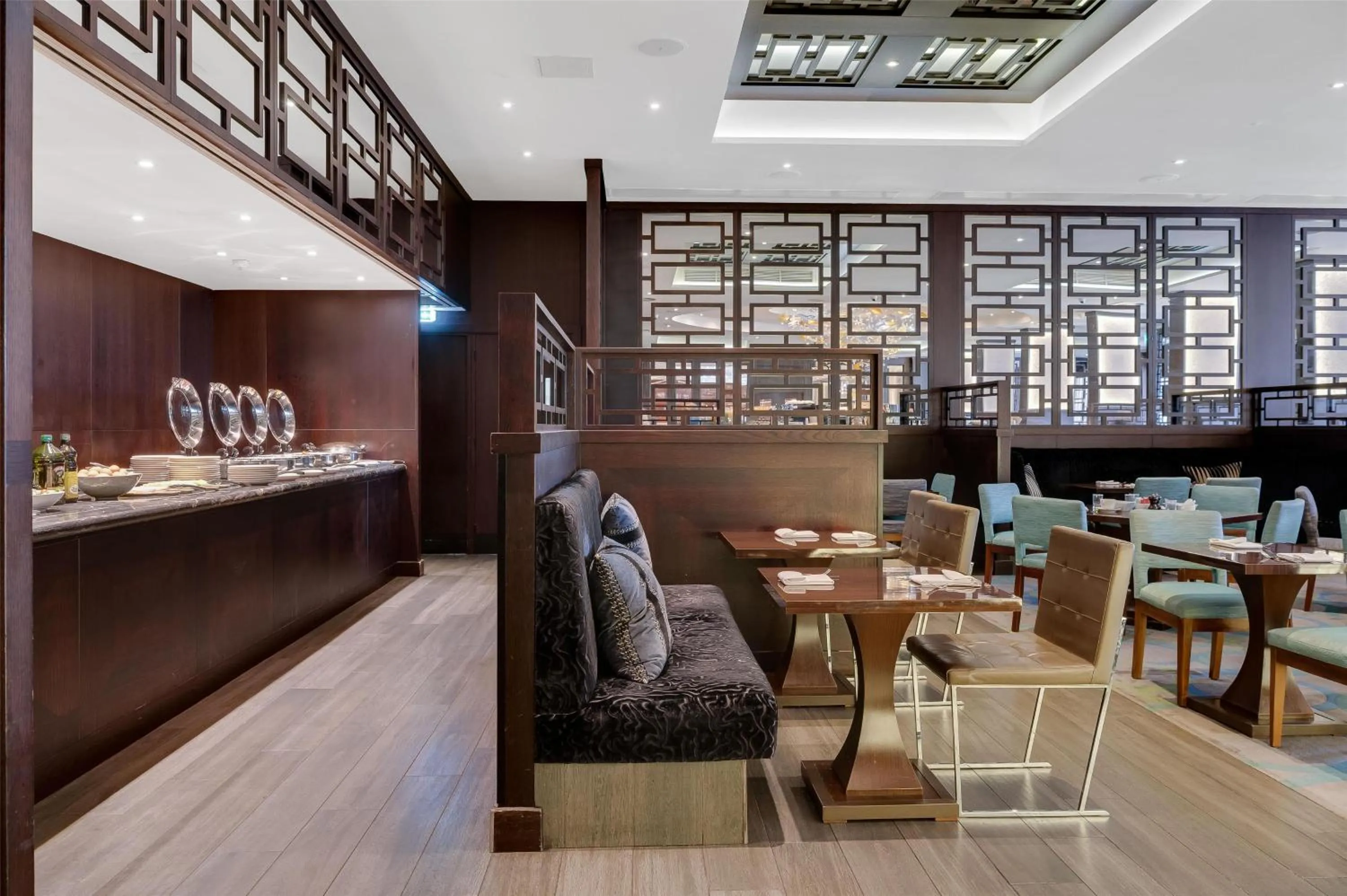 Restaurant/places to eat in Radisson Blu Hotel, London Heathrow