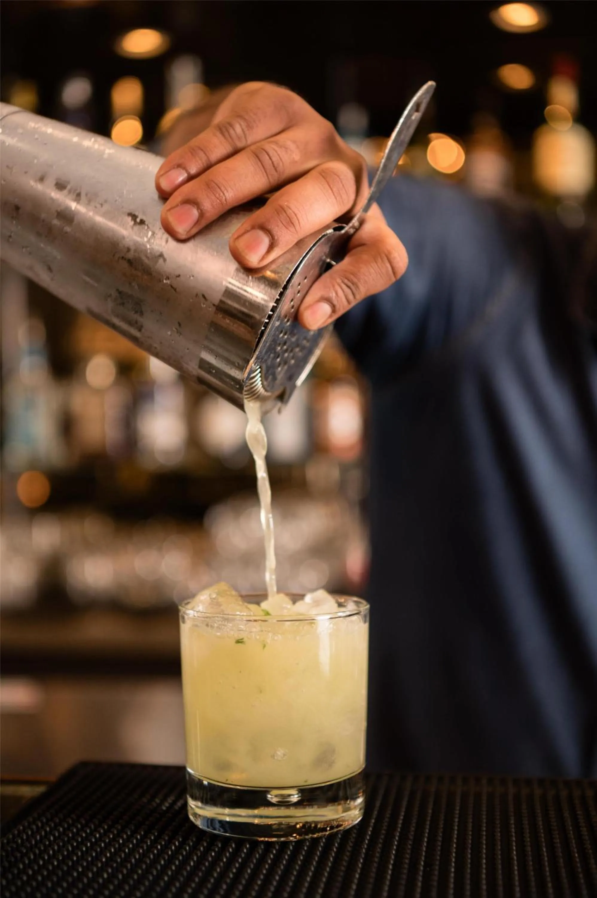 Lounge or bar in Radisson Blu Hotel, London Heathrow